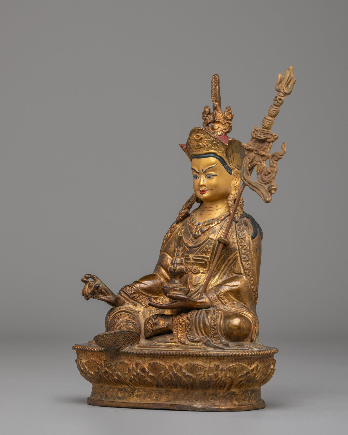 Buddhist Guru Rinpoche Sculpture | Symbol of Wisdom and Compassion