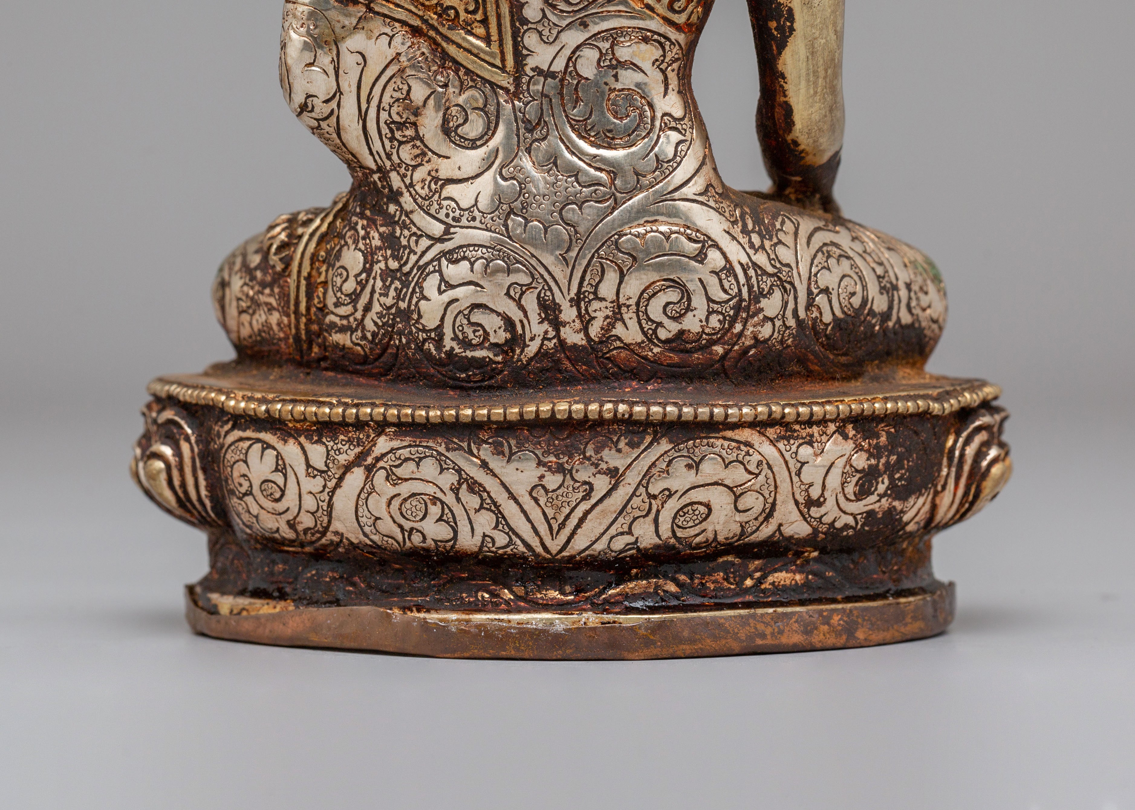 Religious Shakyamuni Buddha Statue | A Symbol of Wisdom