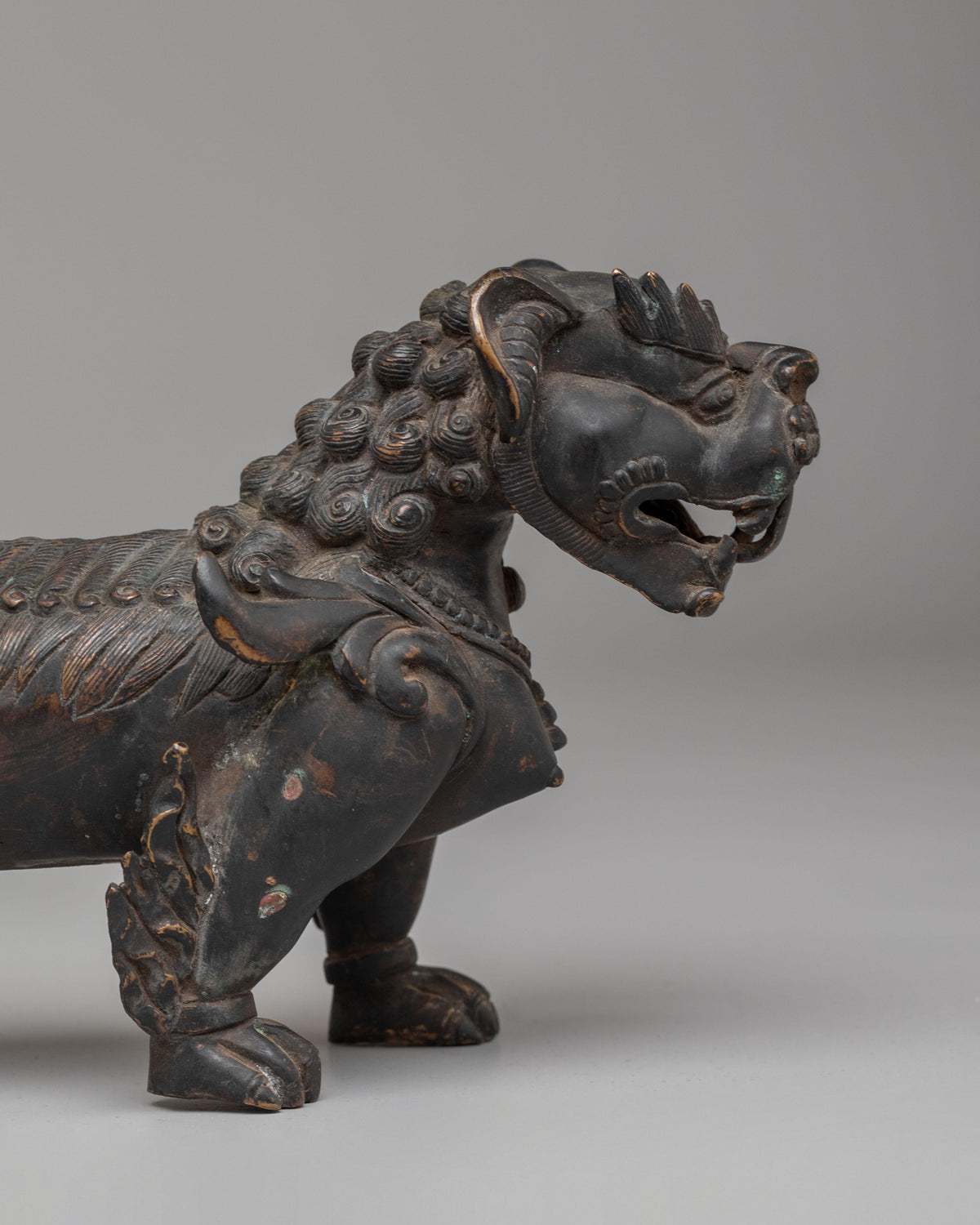 Buddhist Guardian Lion Statue Set: Symbol of Protection & Strength