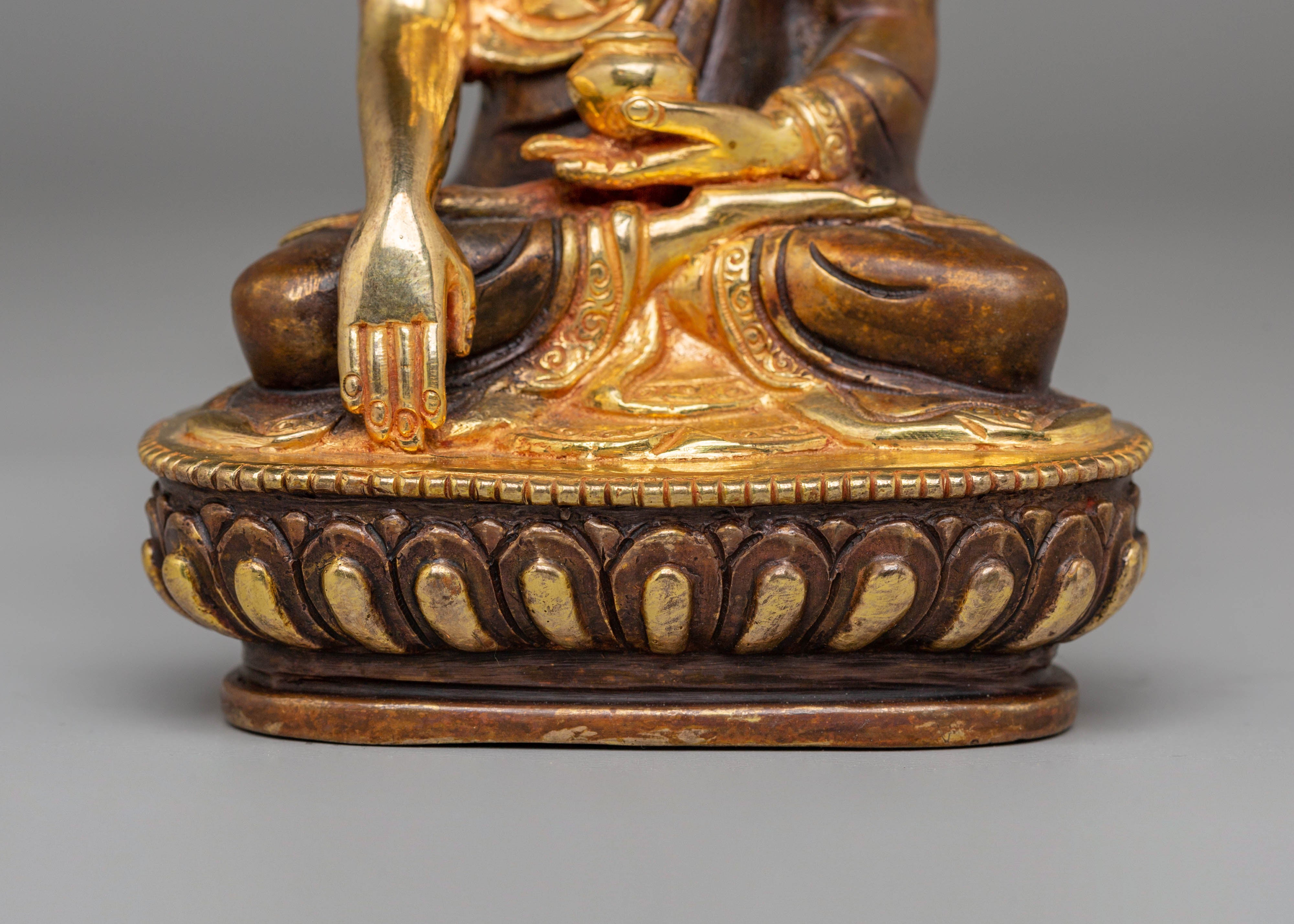 Traditional Statue of Shakyamuni Buddha | Serene Buddha Figurine