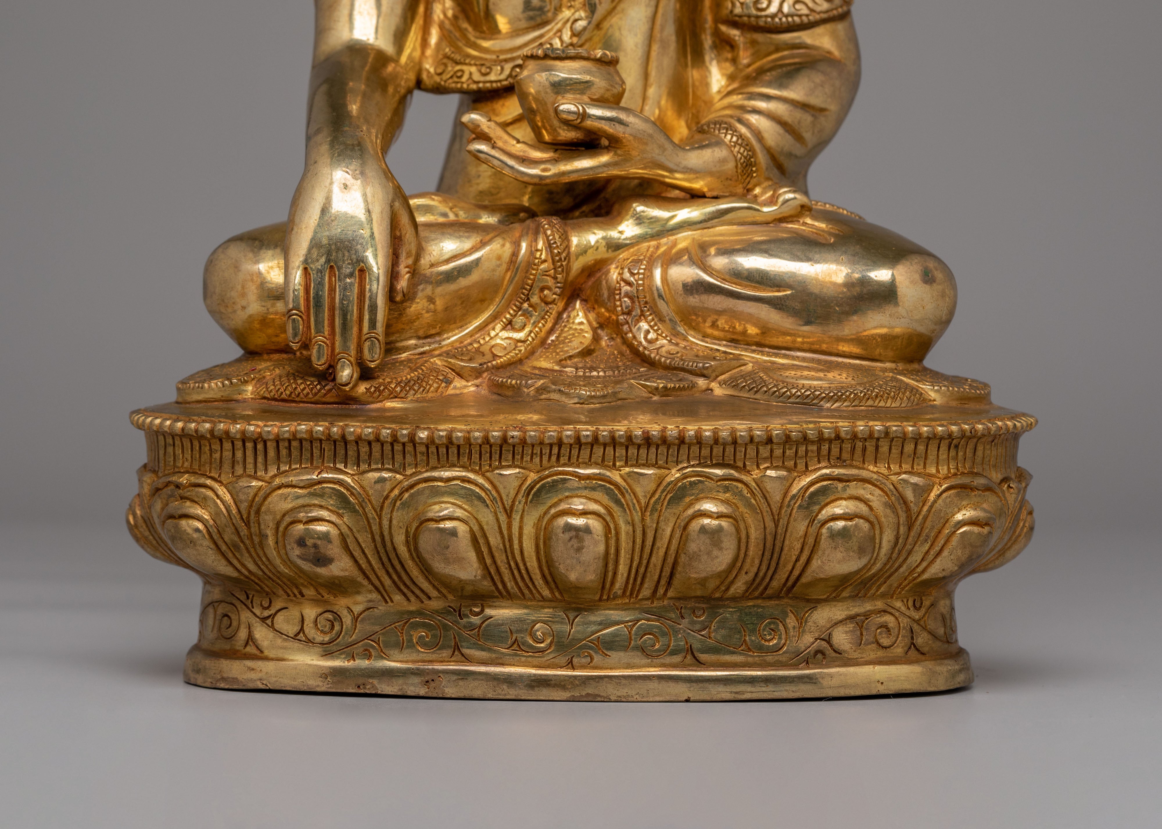 Shakyamuni Buddha Shrine Statue | Traditional Buddhist Artwork