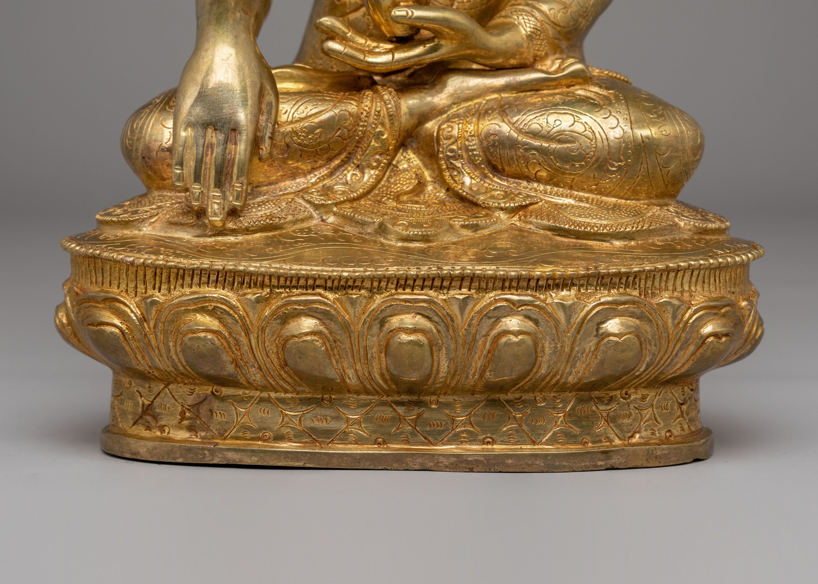 Gold Plated Shakyamuni Buddha Statue | Traditional Artwork