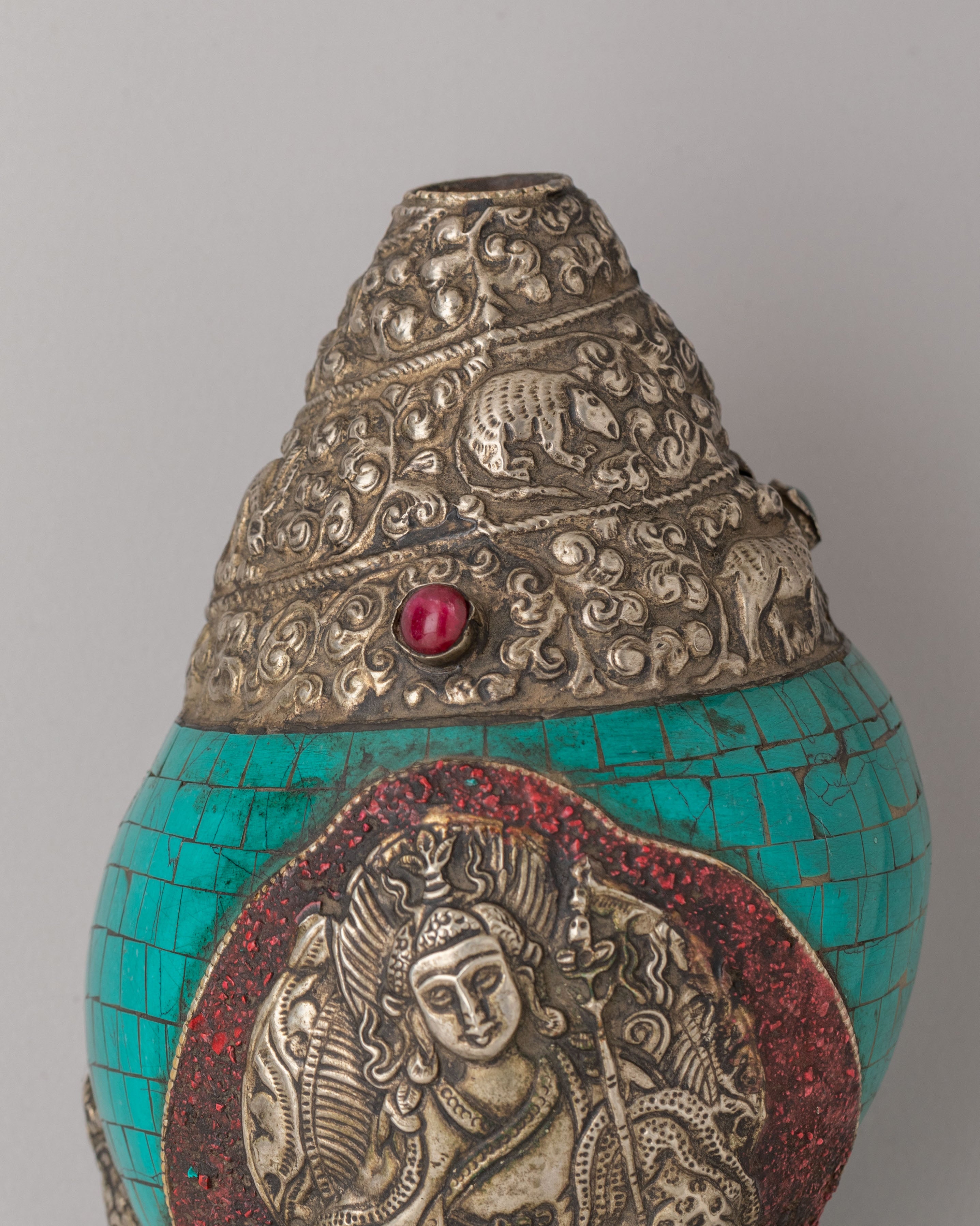 Guru Rinpoche Carved Conch | Tibetan Ritual Object