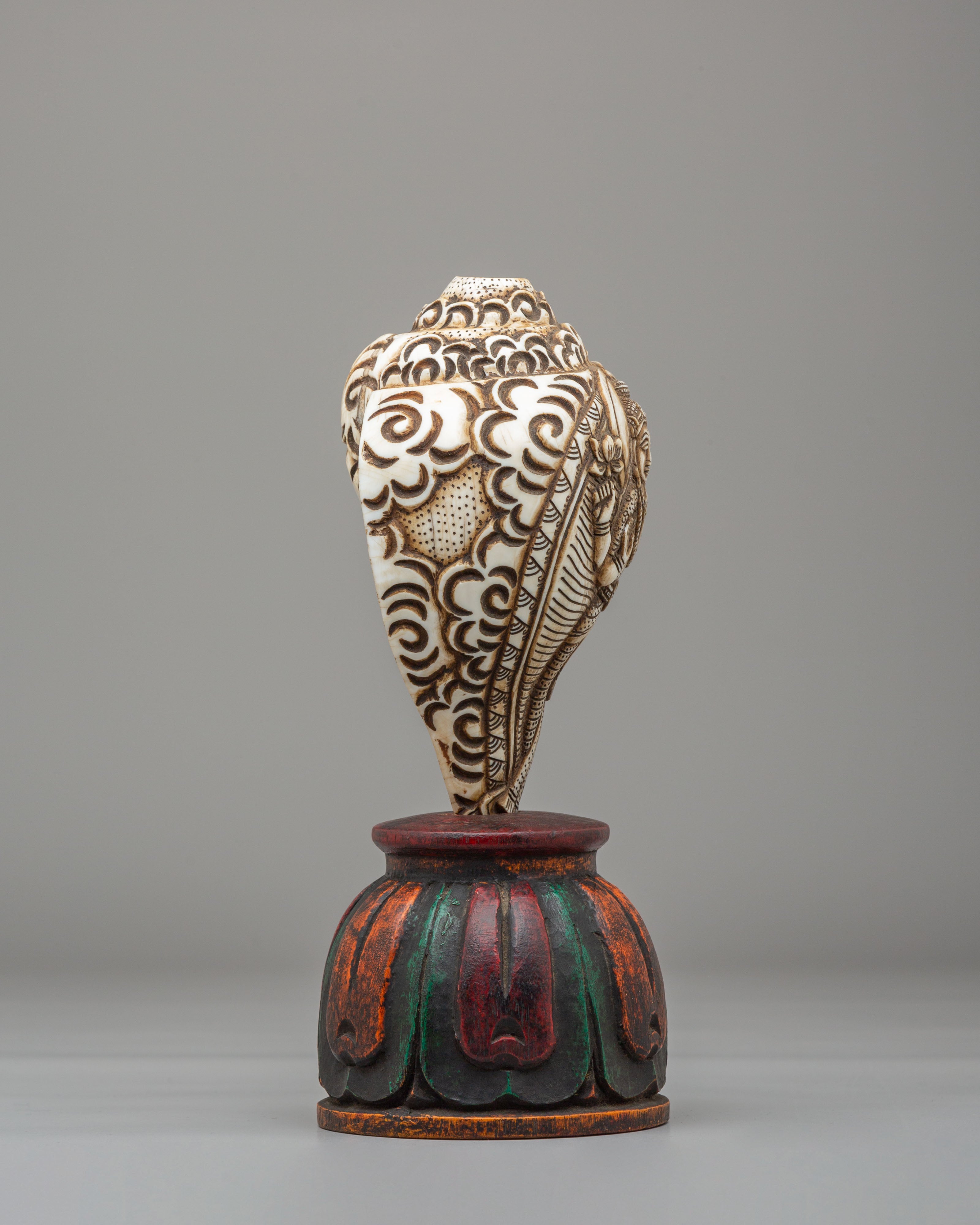 Traditional Lakshmi Carving Conch Shell | Handcrafted Spiritual Decor