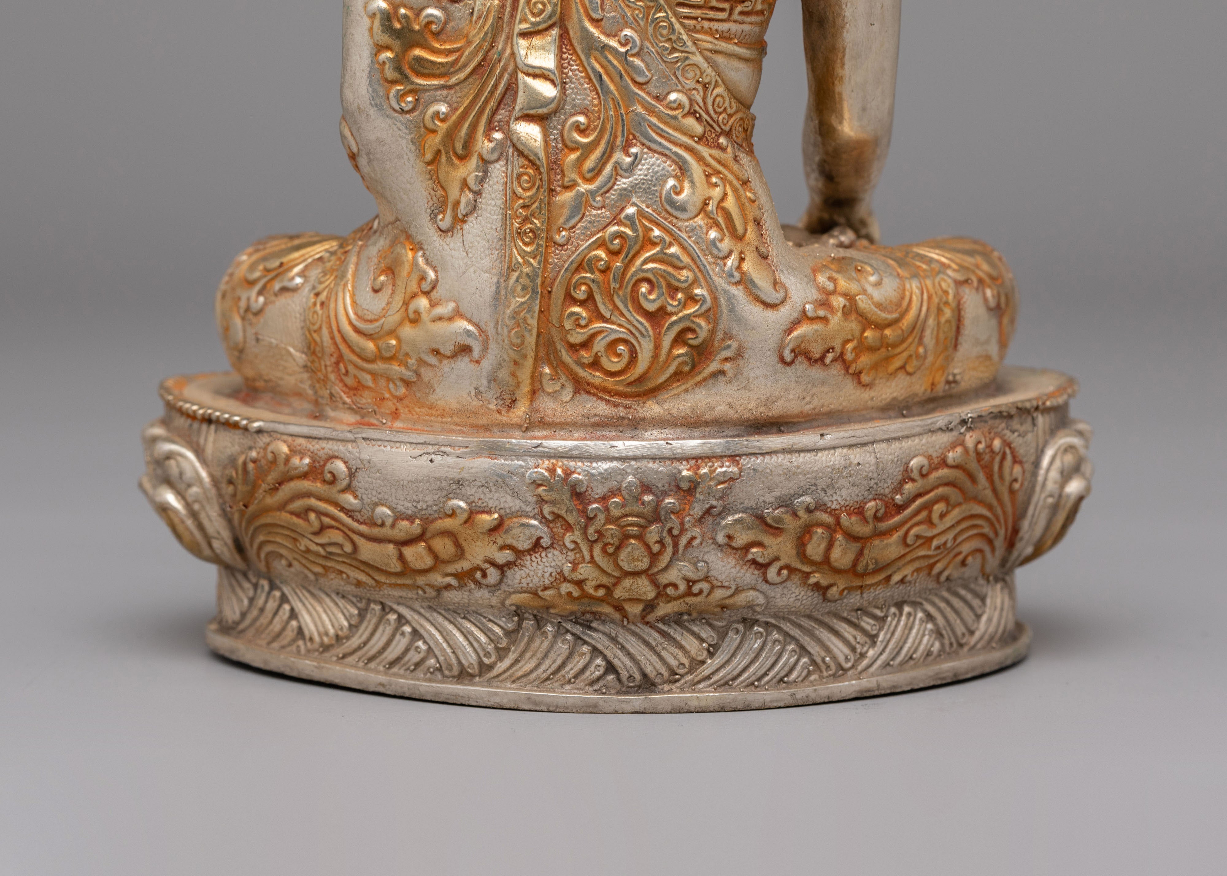 Traditional Shakyamuni Buddha Divine Statue | Buddha for Meditation & Devotion