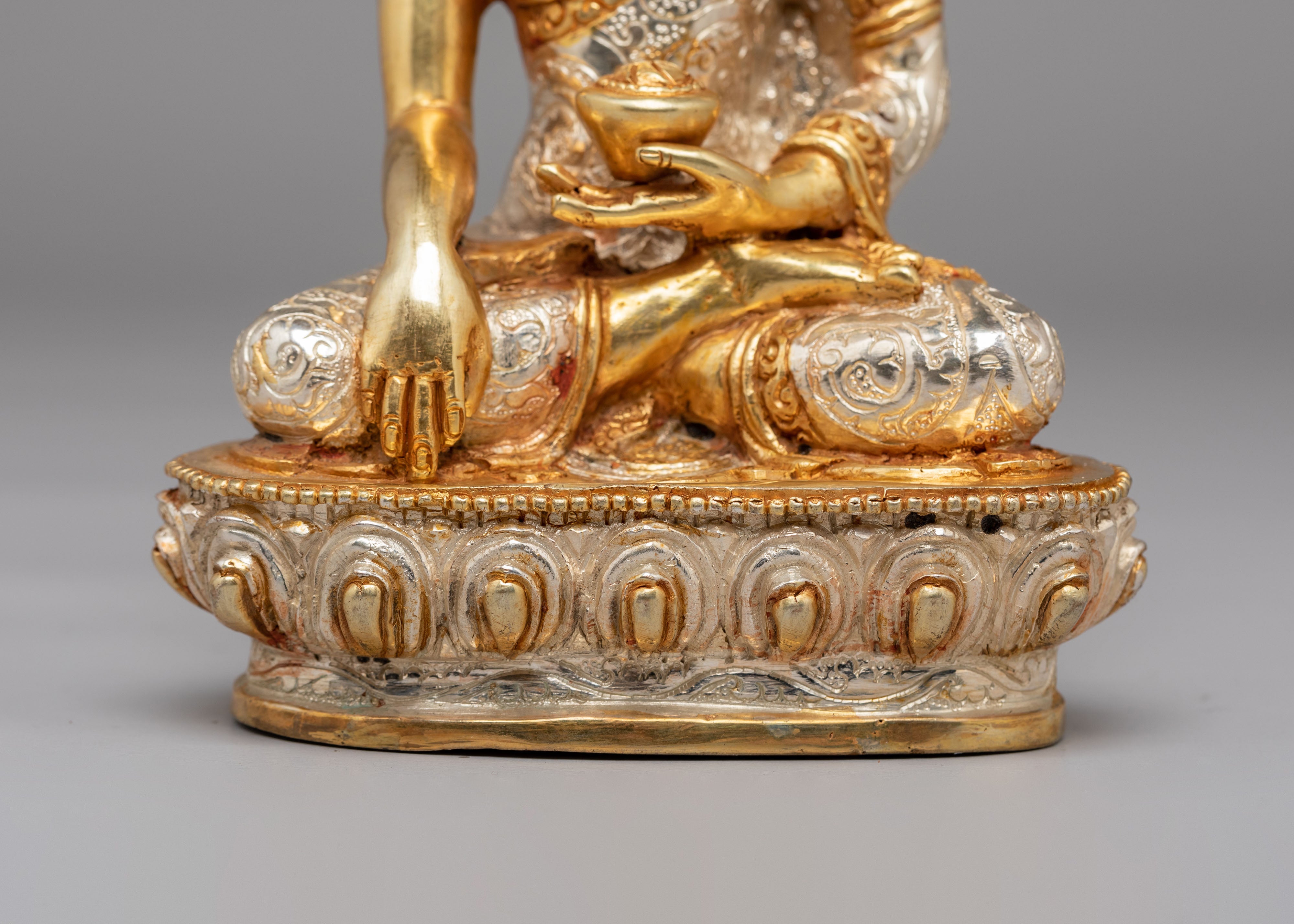 Sacred Shakyamuni Buddha Shrine Statue | A Sacred Symbol of Peace and Enlightenment