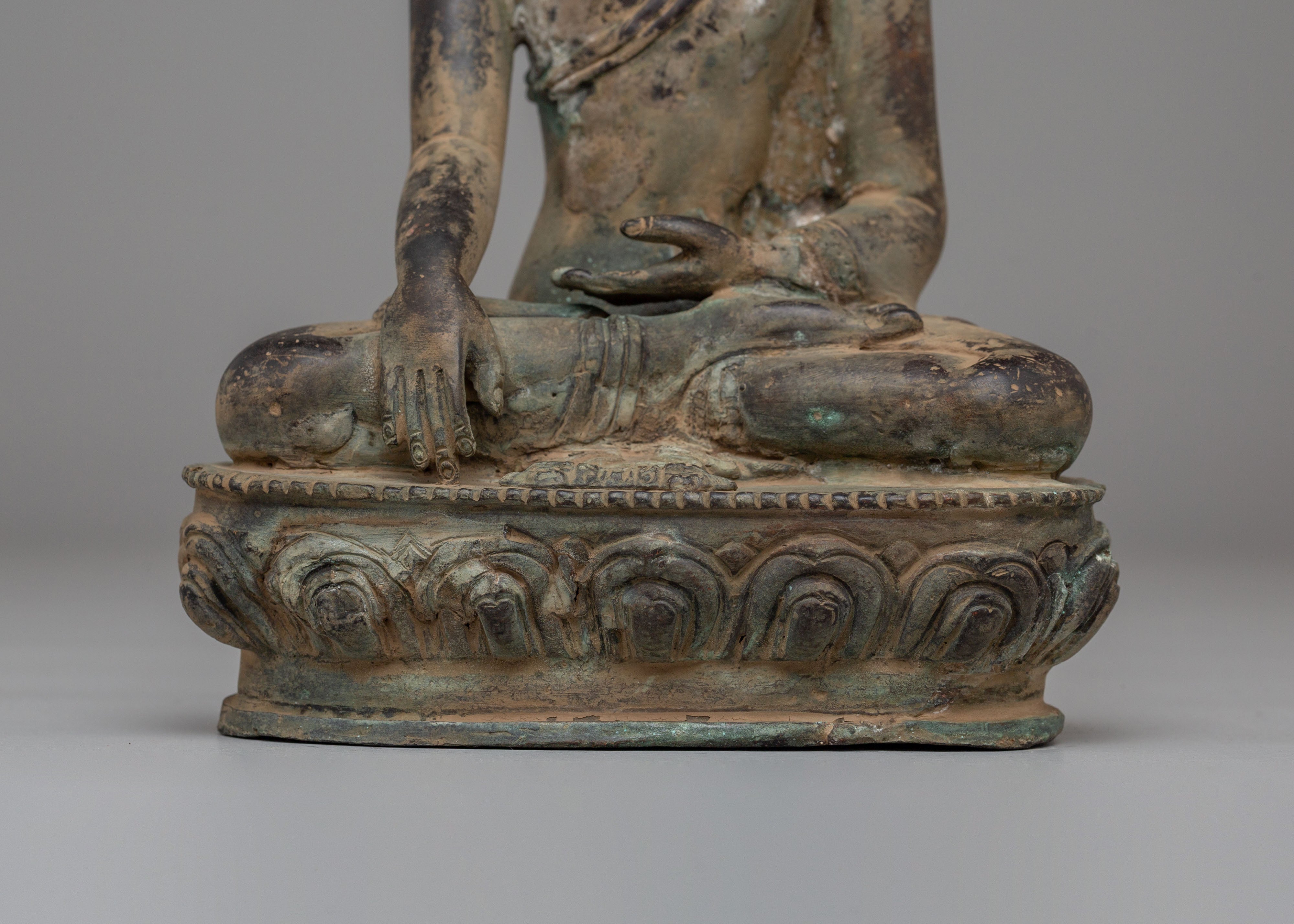 Shakyamuni Buddha Altar Decor Statue | Handcrafted Sculpture for Peaceful Meditation Space