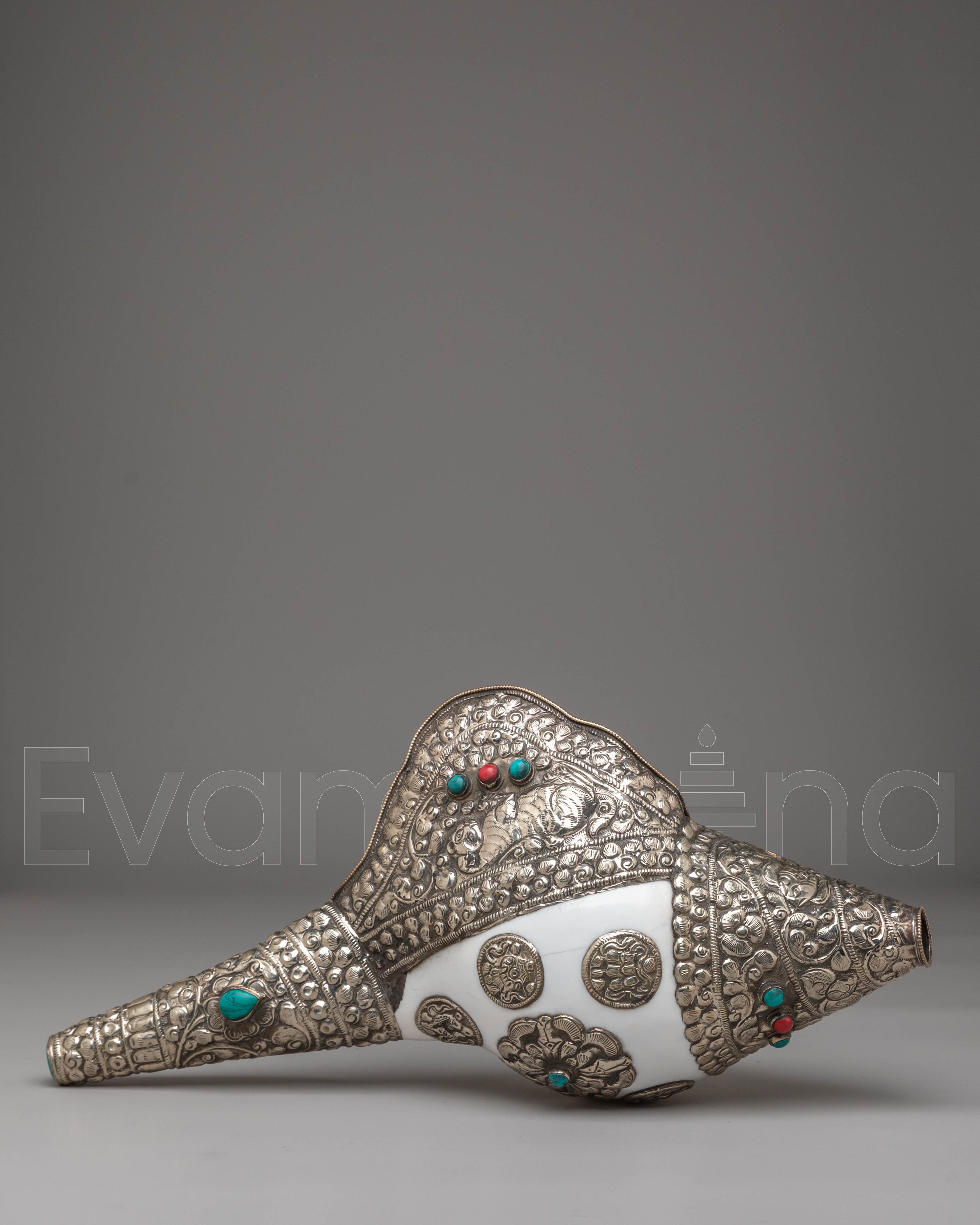 Traditional Tibetan Conch for Rituals | Handcrafted Symbol of Auspicious Sound