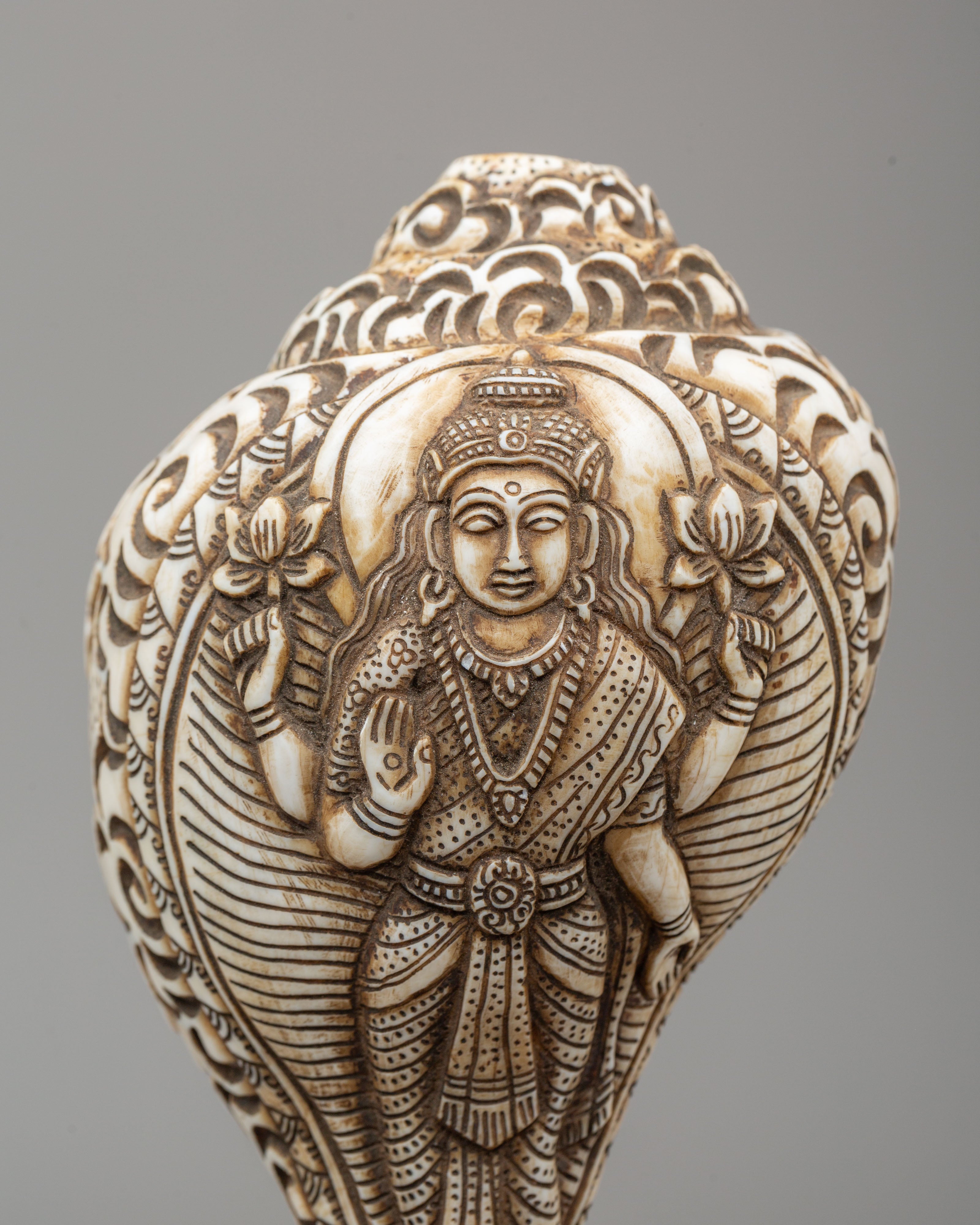Traditional Lakshmi Carving Conch Shell | Handcrafted Spiritual Decor