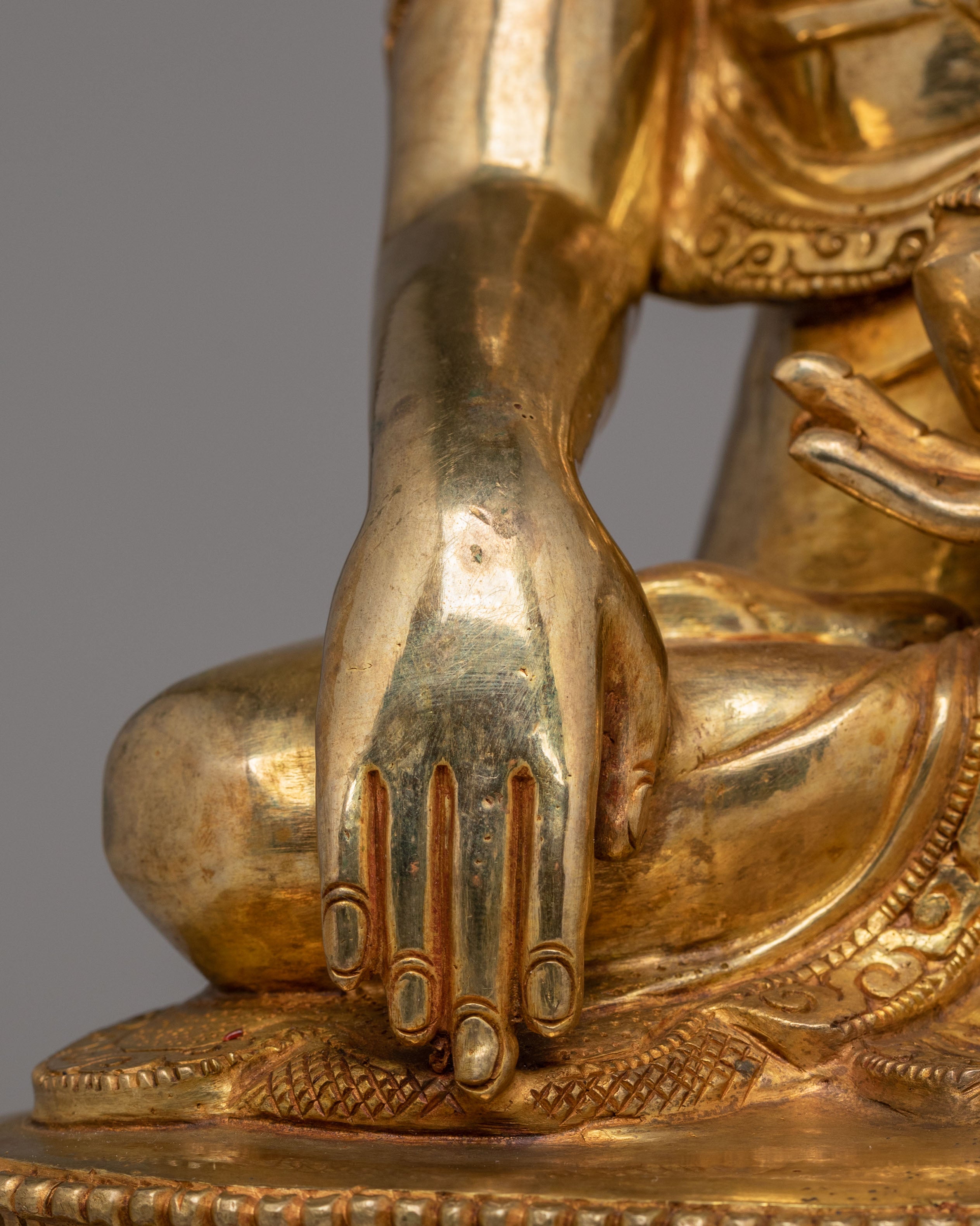 Shakyamuni Buddha Shrine Statue | Traditional Buddhist Artwork