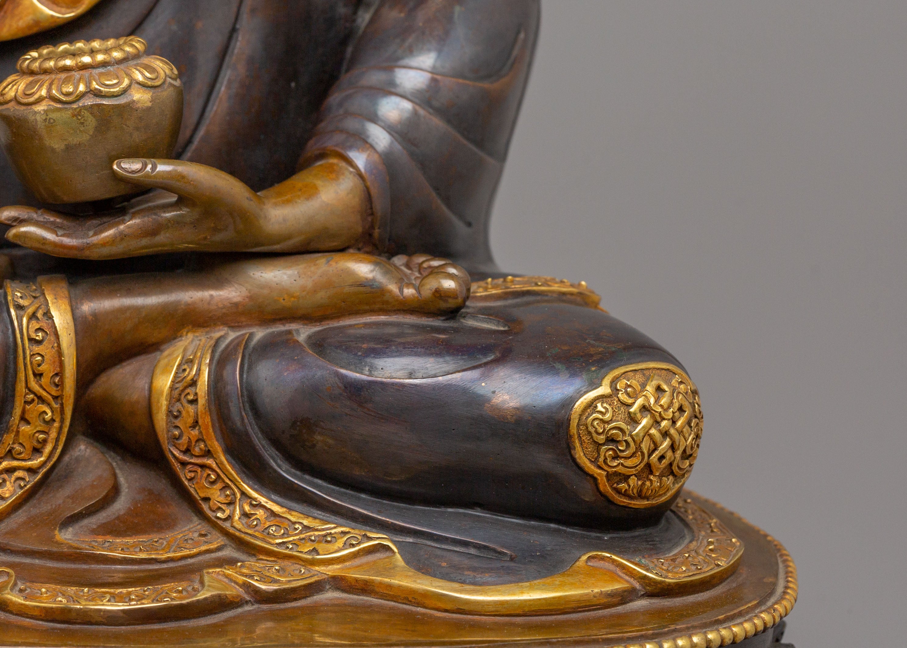 Tibetan Shakyamuni Buddha Throne Sculpture | Symbol of Peace and Enlightenment