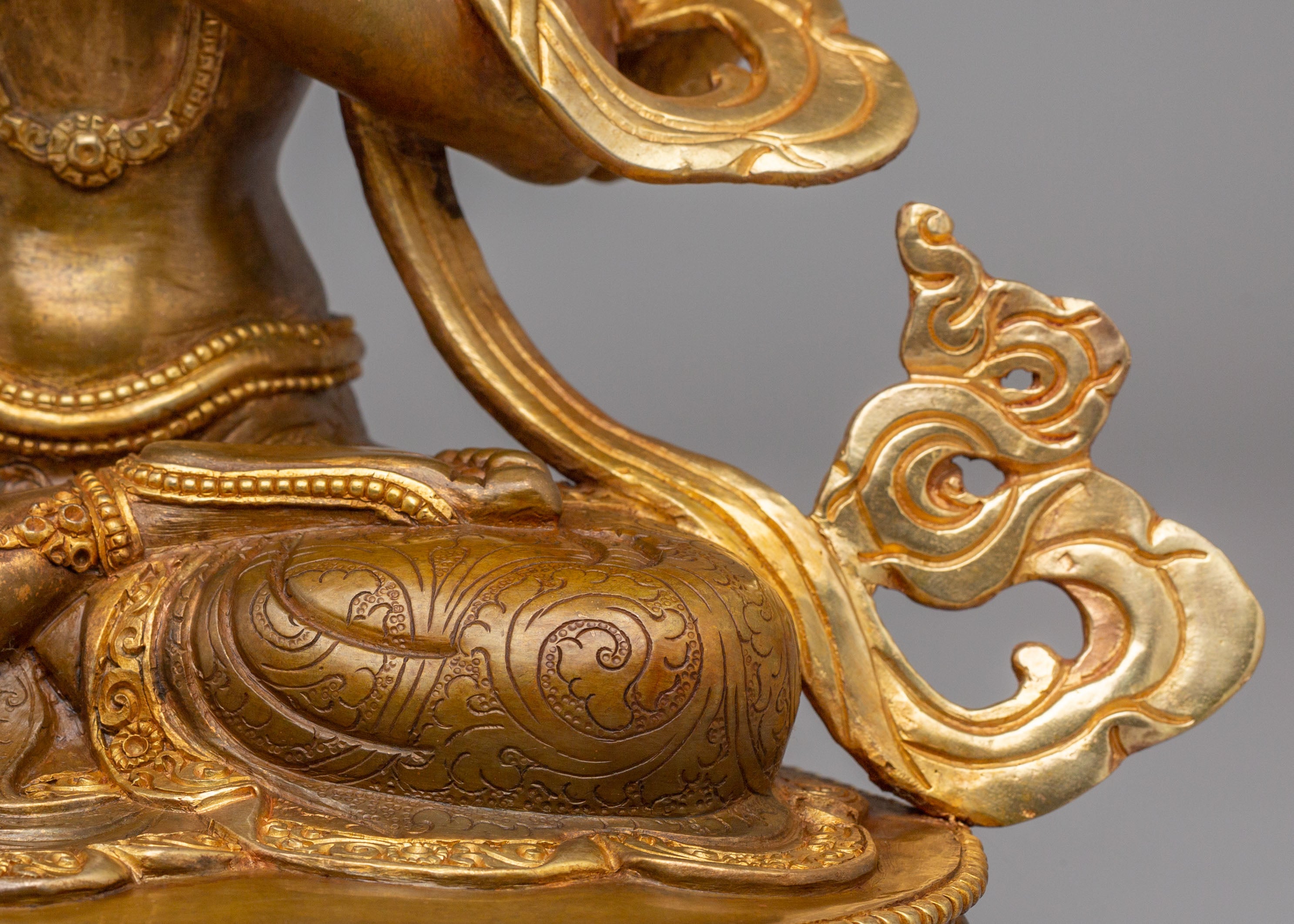 Avalokiteshvara Chenrezig Altar Statue | Bodhisattva of Infinite Compassion