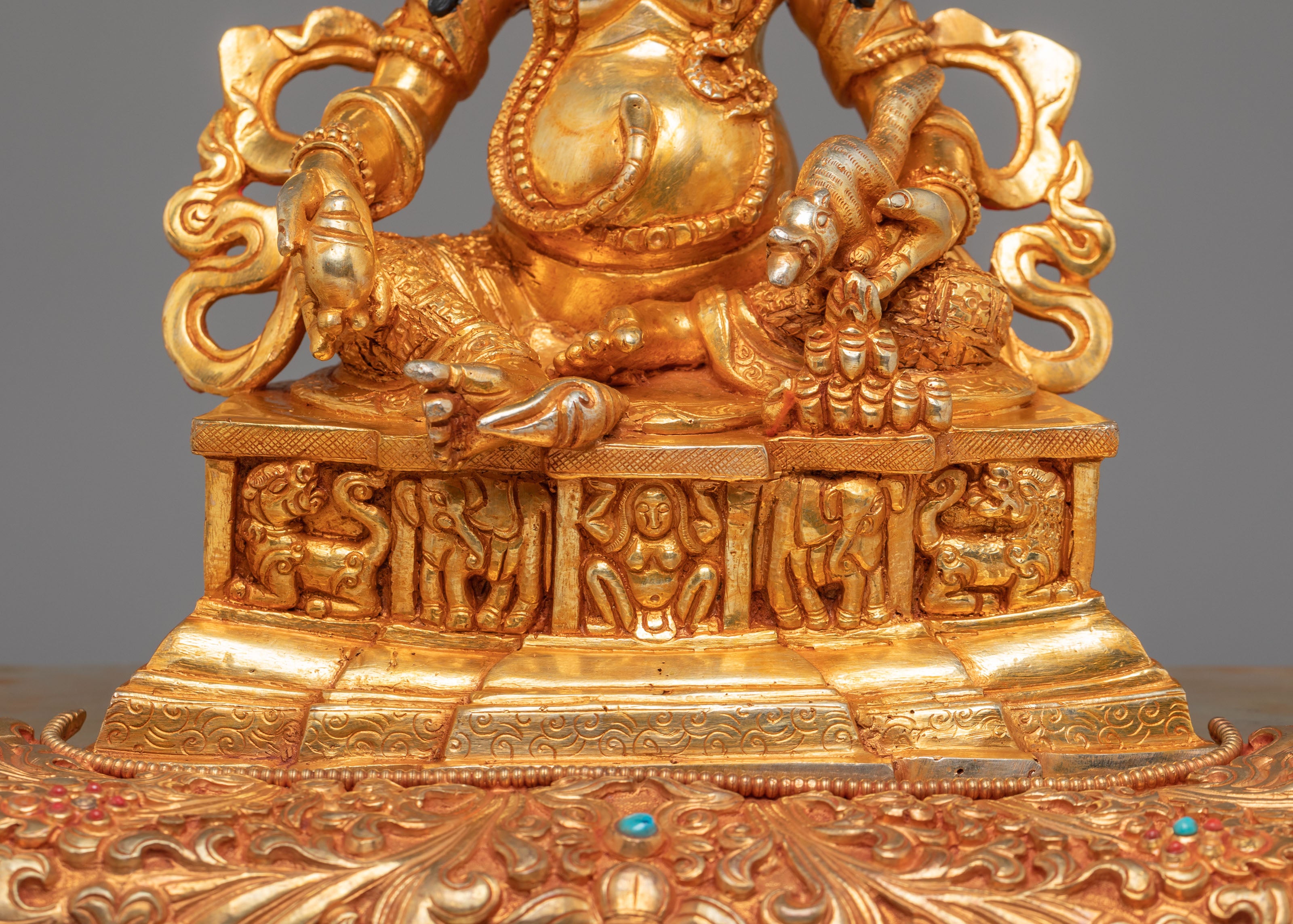 Dzambhala Throne Statue | Symbol of Wealth & Prosperity
