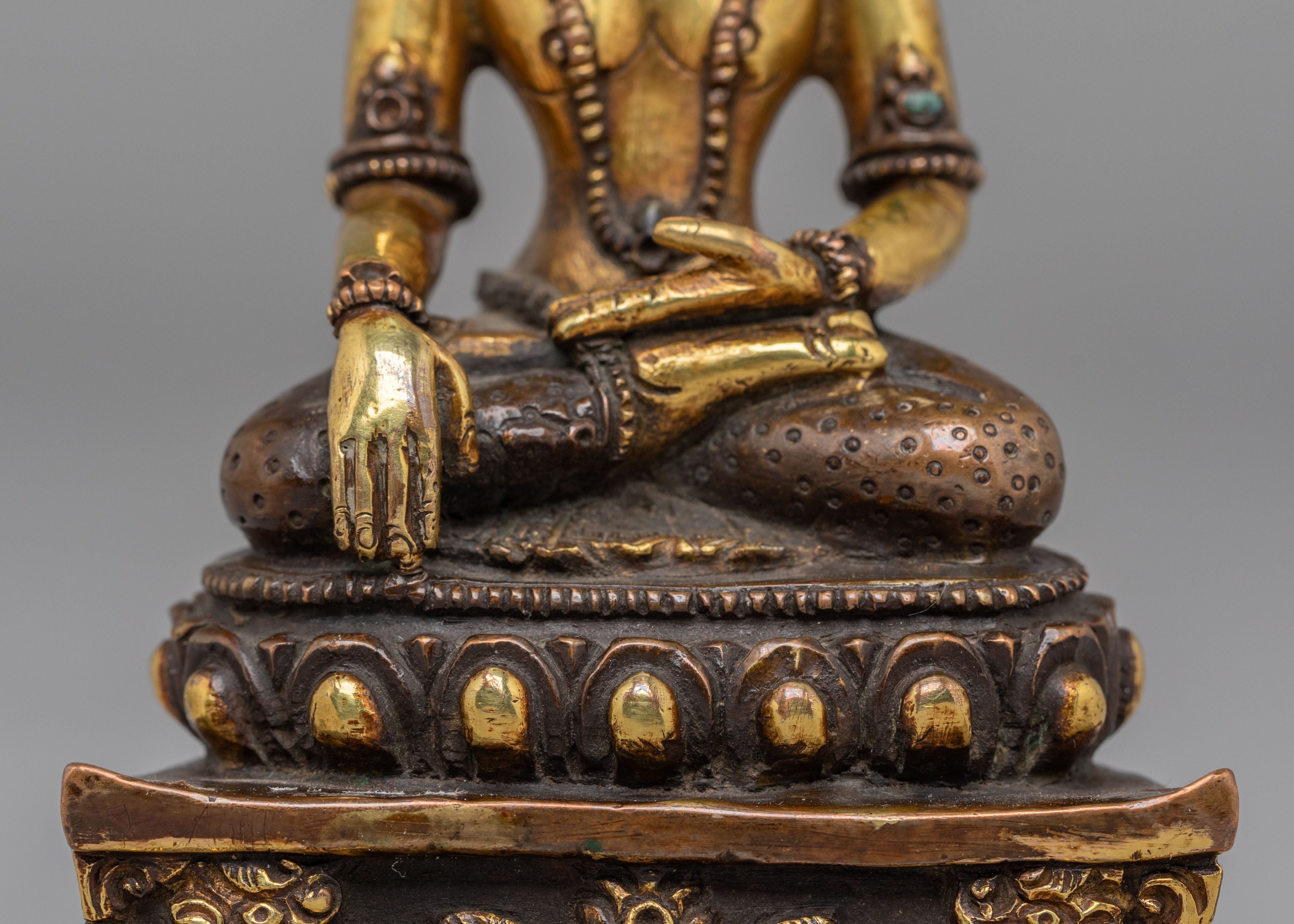 Crown Shakyamuni Buddha on Throne Statue | Symbol of Serenity and Wisdom