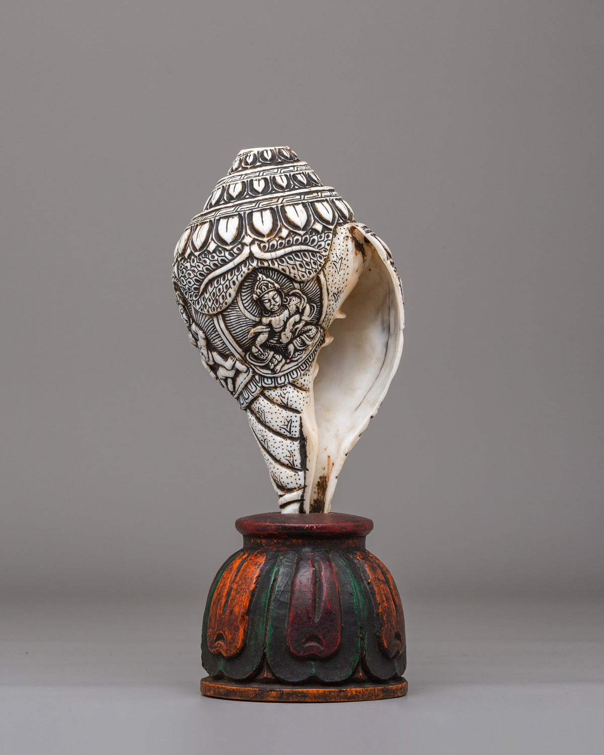 Handcrafted Conch With Stand | Ritual Conch for Spiritual Ceremonies