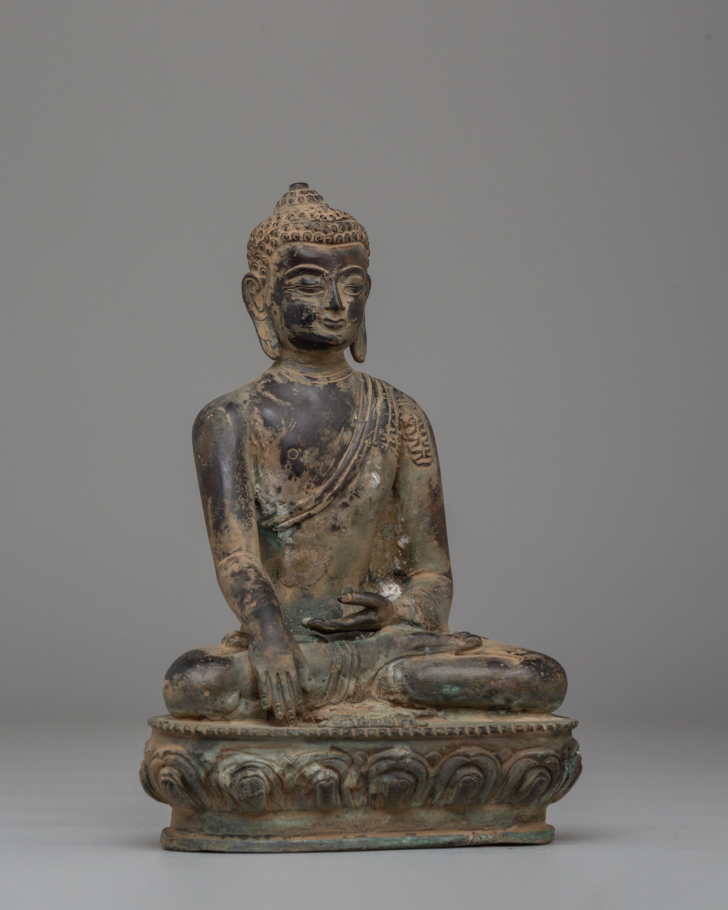 Shakyamuni Buddha Altar Decor Statue | Handcrafted Sculpture for Peaceful Meditation Space