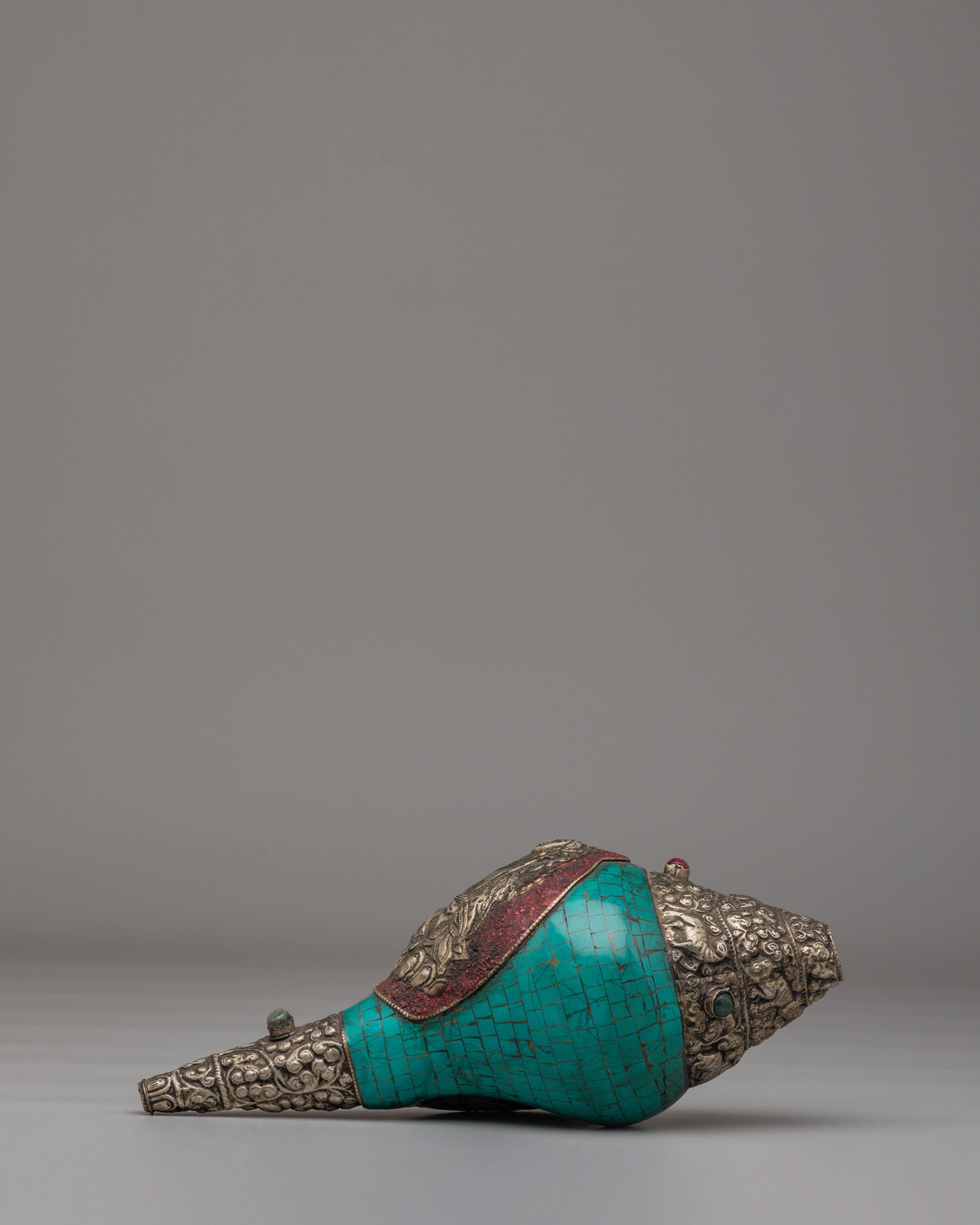 Guru Rinpoche Carved Conch | Tibetan Ritual Object