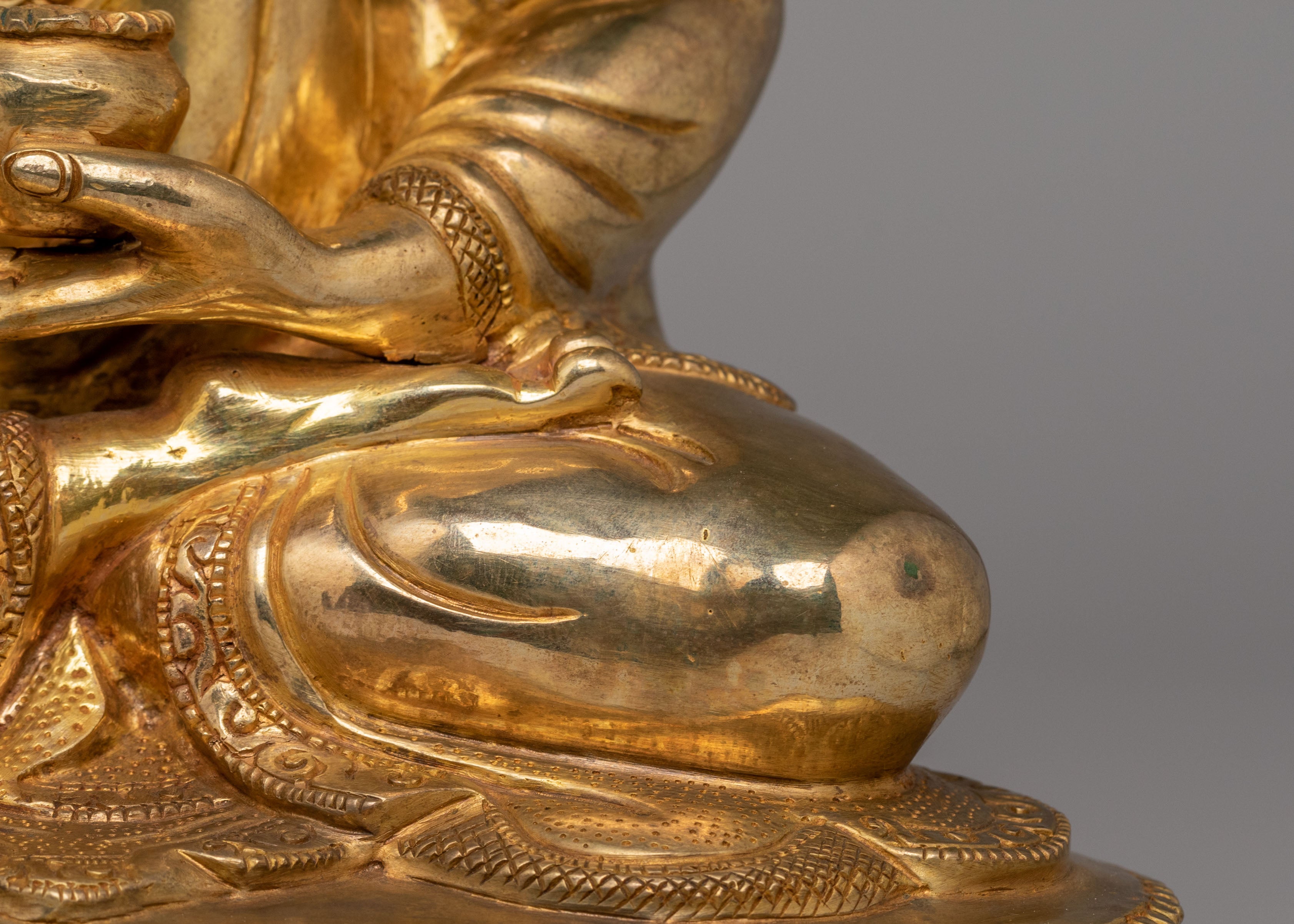 Shakyamuni Buddha Shrine Statue | Traditional Buddhist Artwork