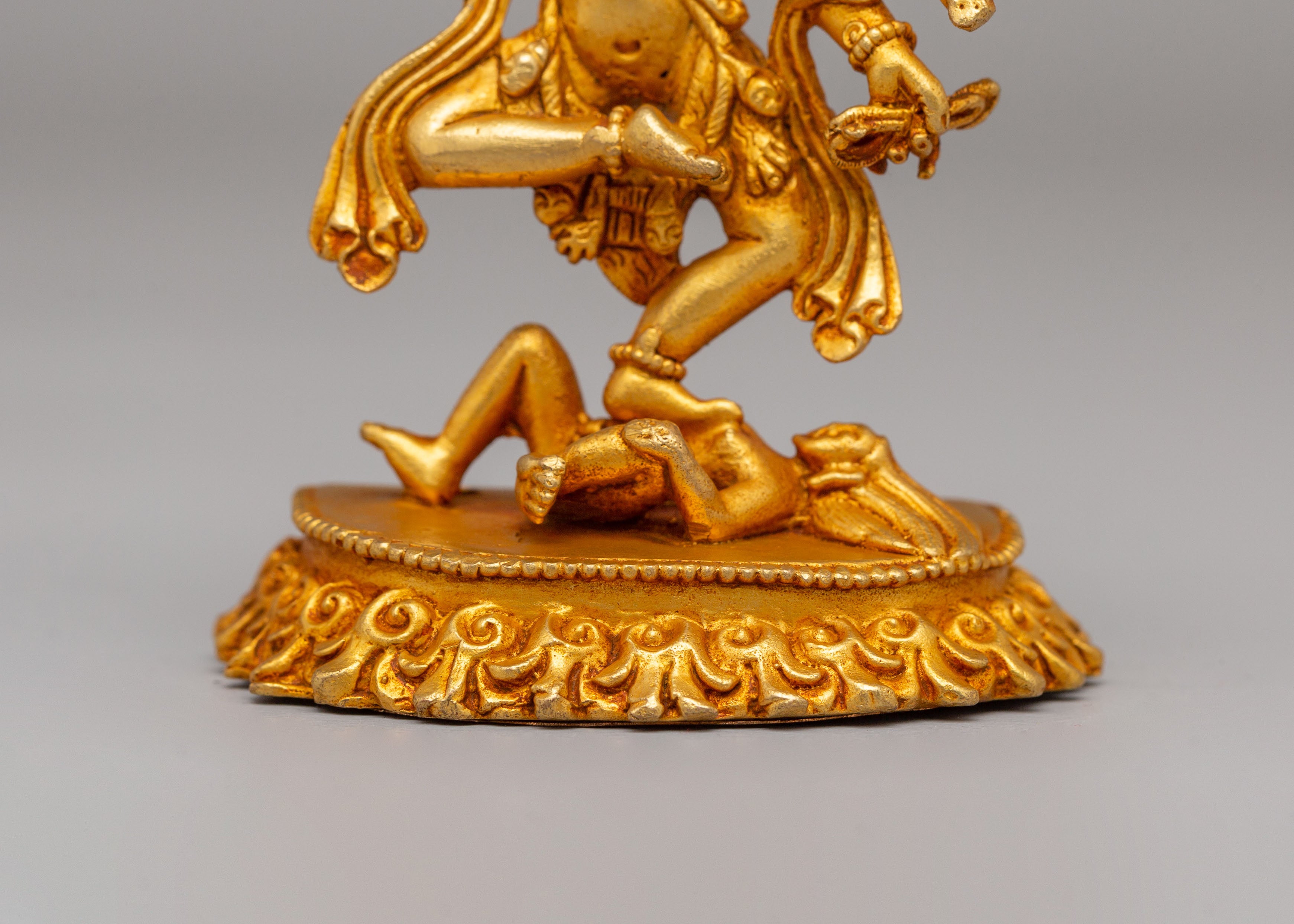 Divine Dakini Kurukulla Statue | Tibetan Buddhist Goddess of Magnetism