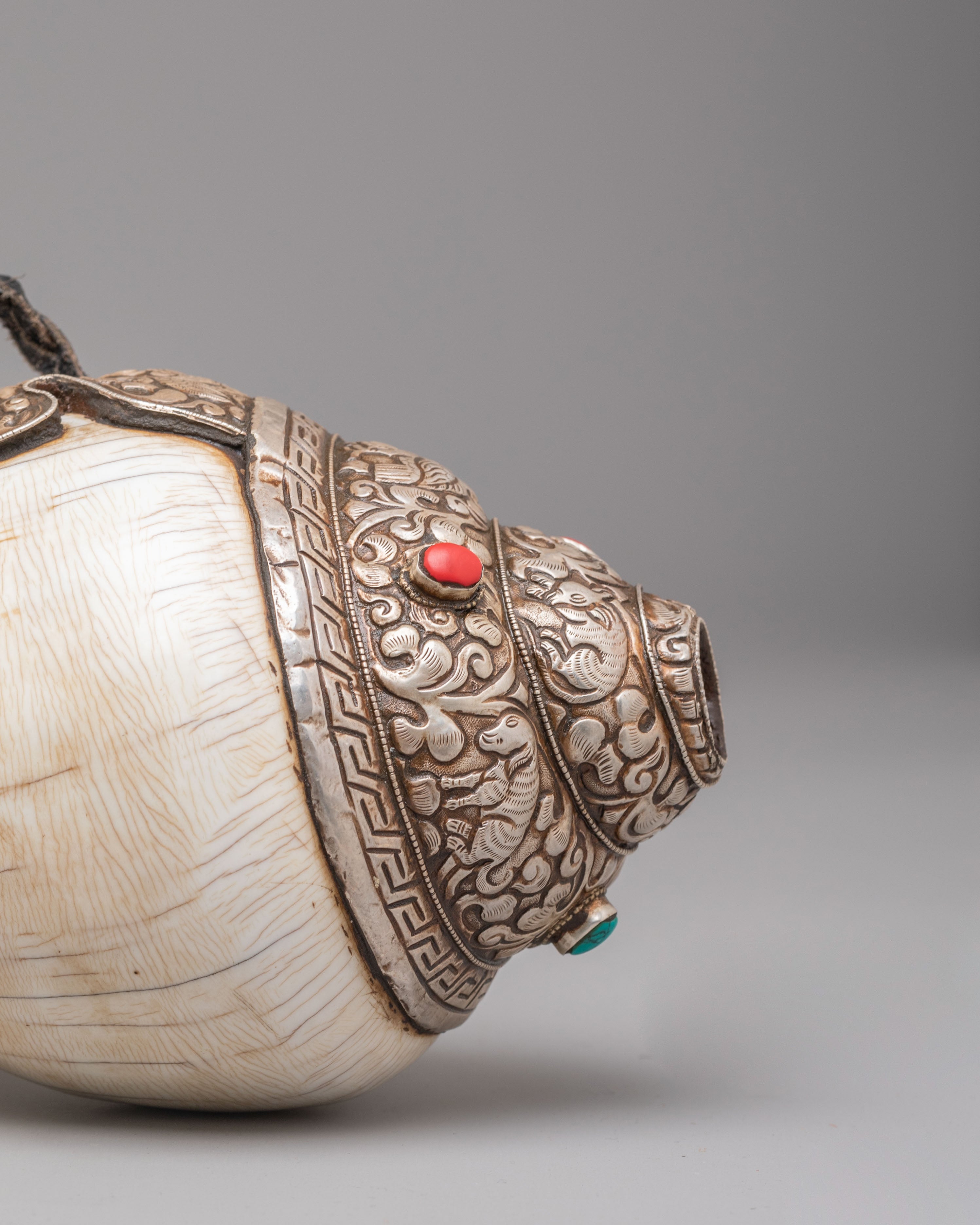Traditional Dharma Conch Shell | Buddhist Ritual Object for Meditation
