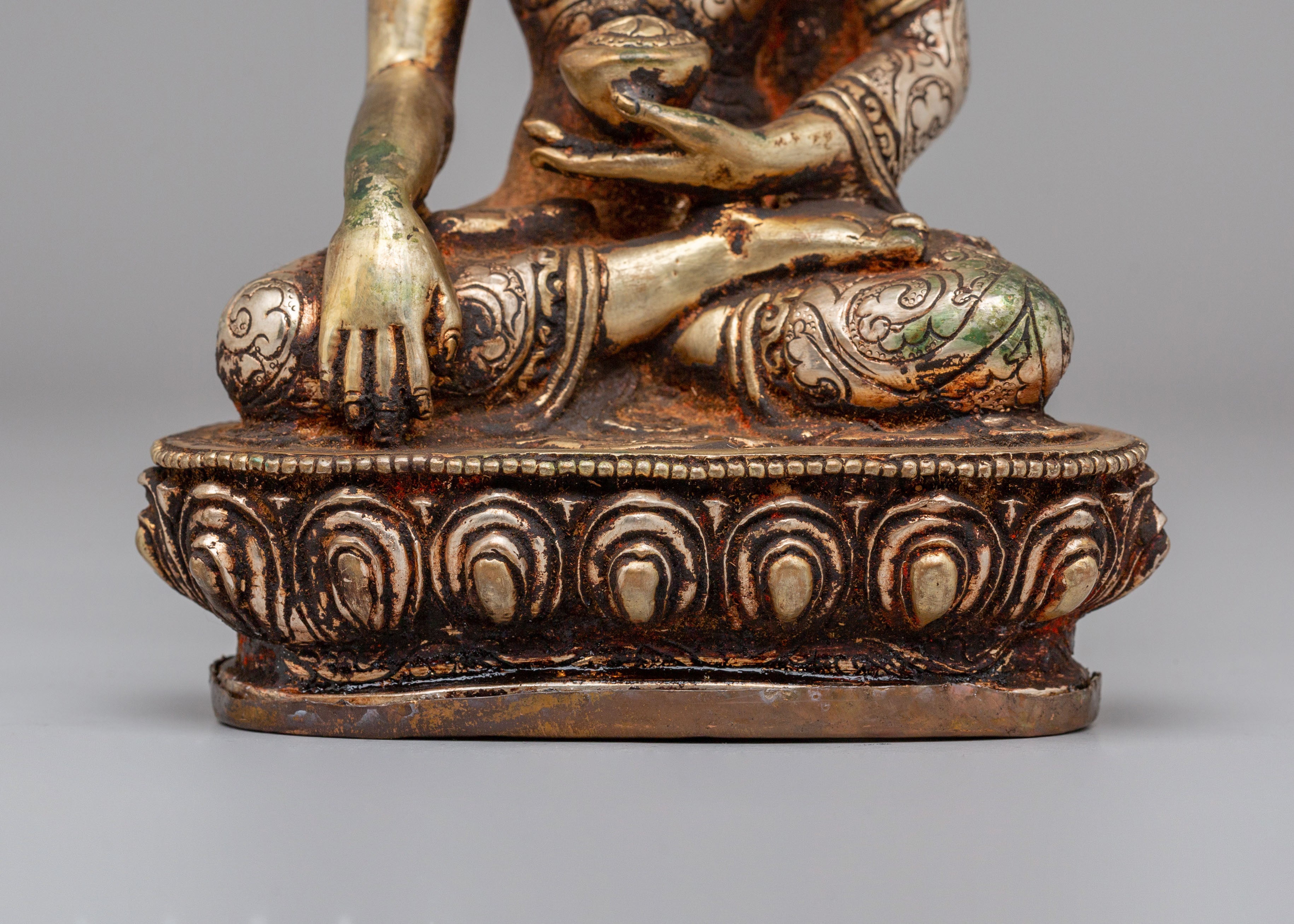 Religious Shakyamuni Buddha Statue | A Symbol of Wisdom