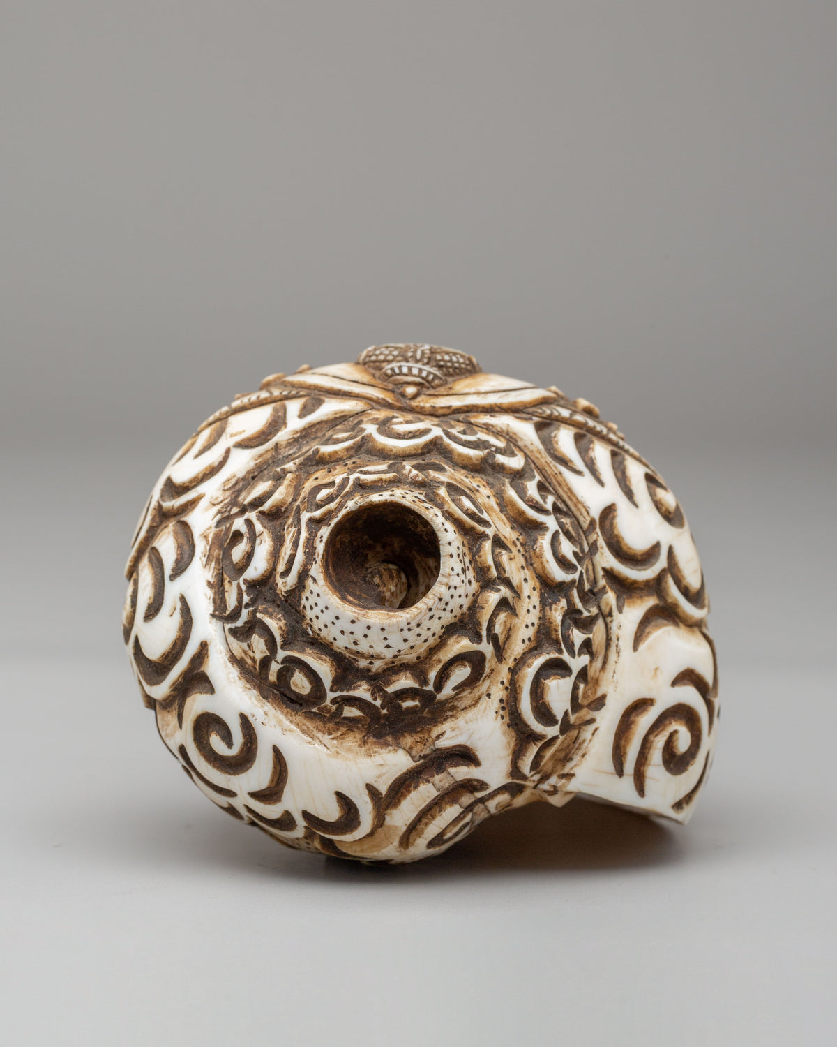 Traditional Lakshmi Carving Conch Shell | Handcrafted Spiritual Decor