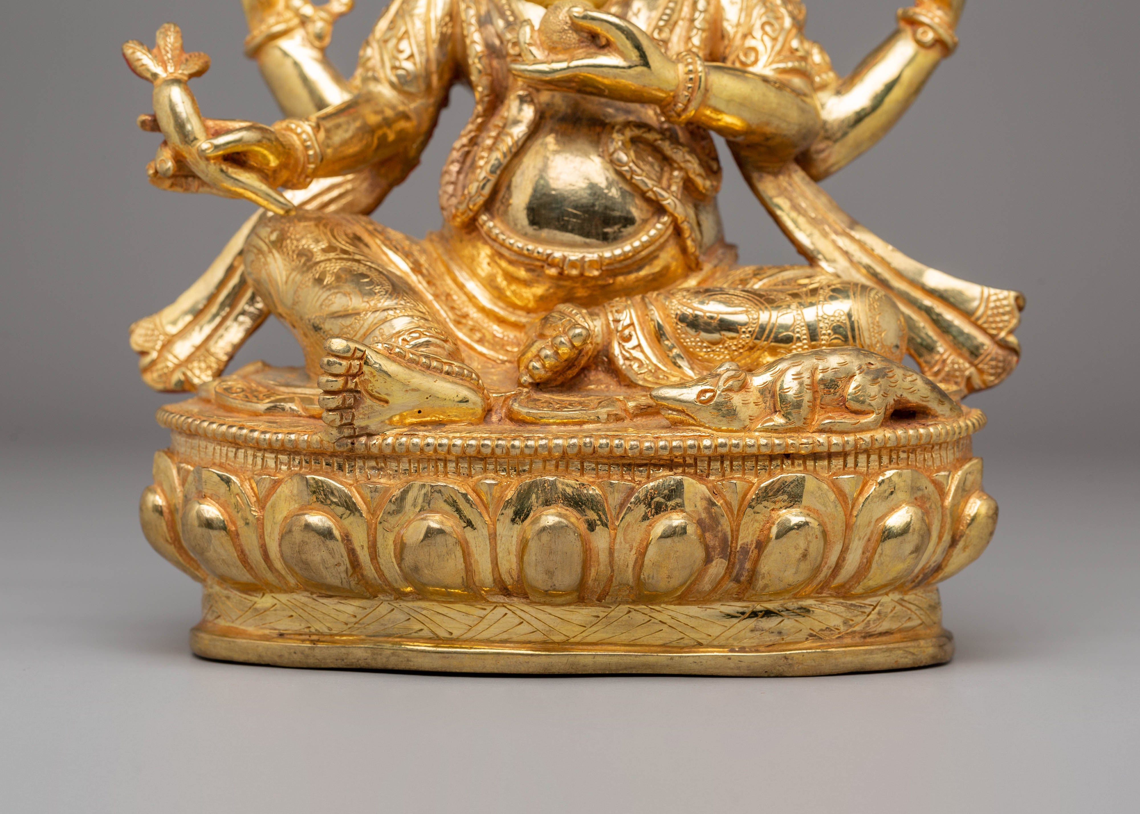 Ganesh Statue : Hindu Deity of Wealth and Wisdom