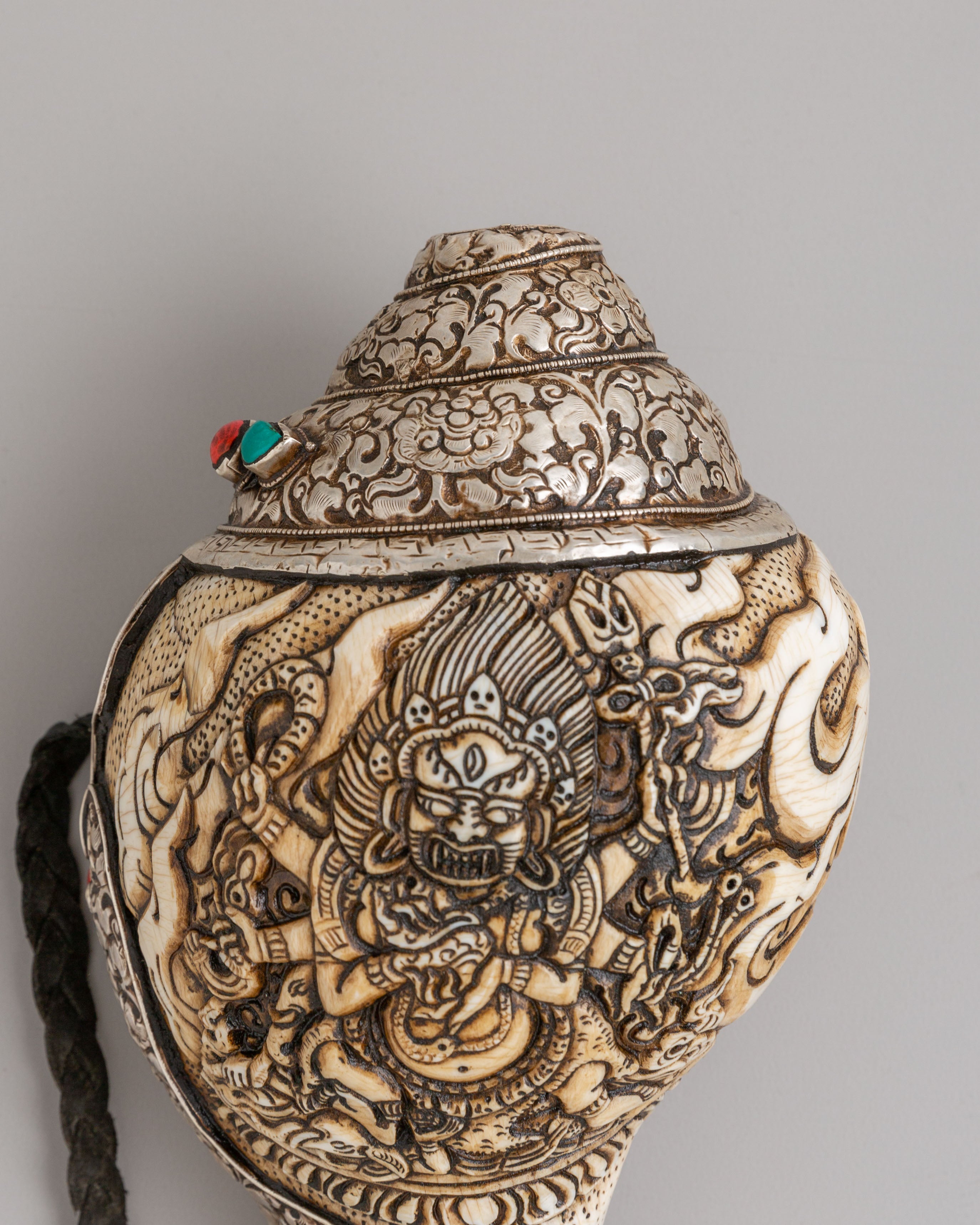 Sacred Six-Armed Mahakala Conch |Tibetan Meditation Tool