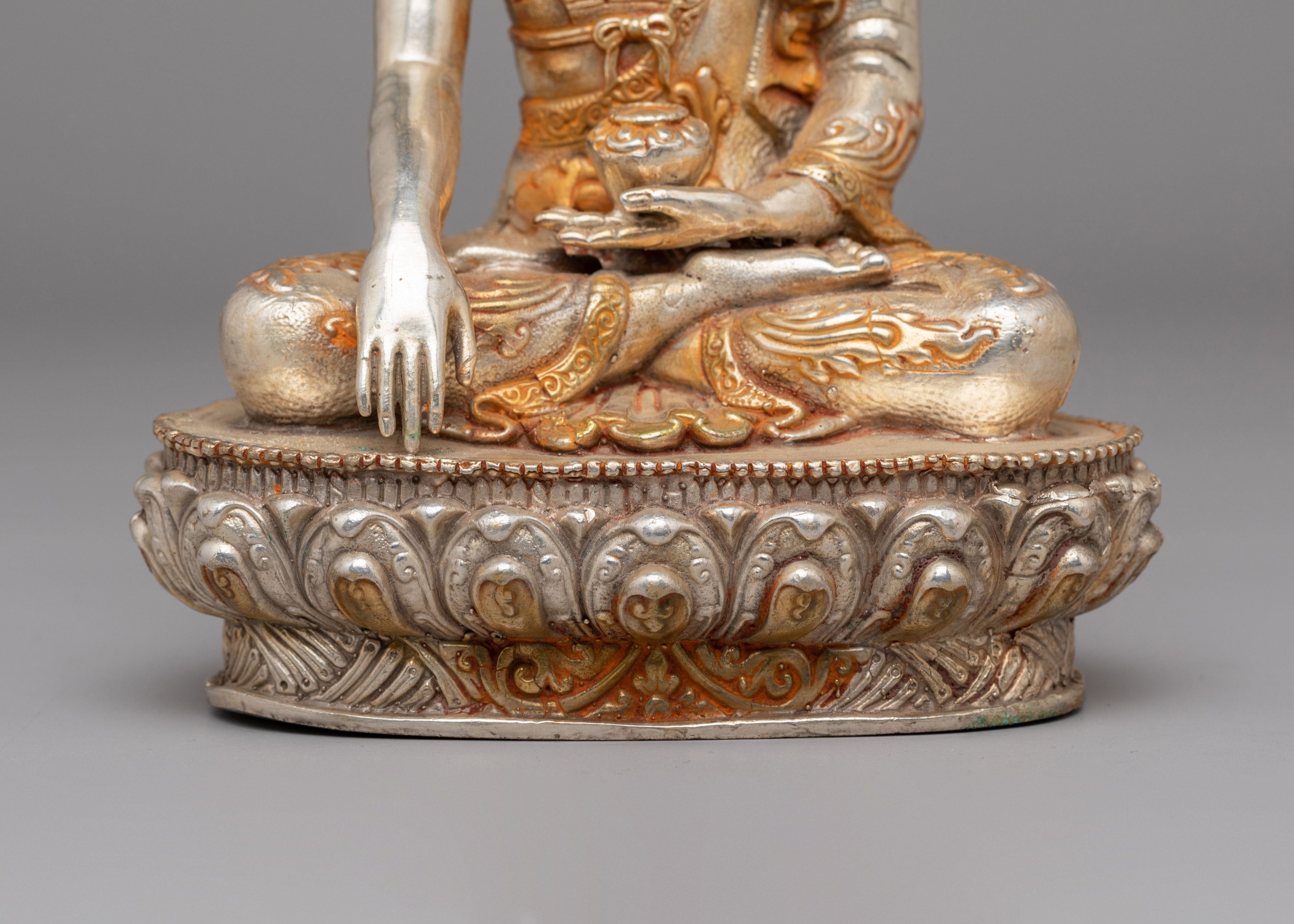 Traditional Shakyamuni Buddha Divine Statue | Buddha for Meditation & Devotion