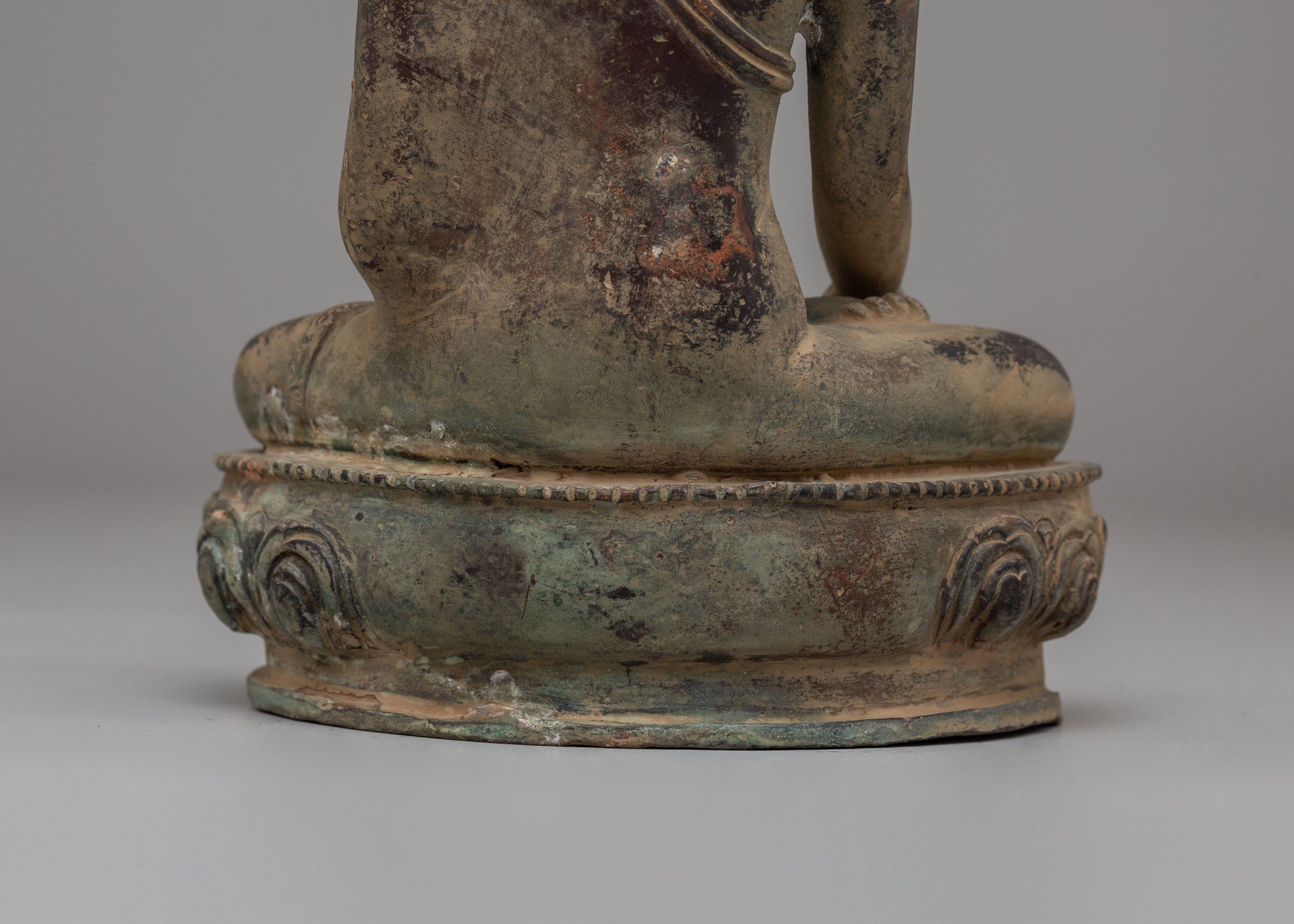 Shakyamuni Buddha Altar Decor Statue | Handcrafted Sculpture for Peaceful Meditation Space