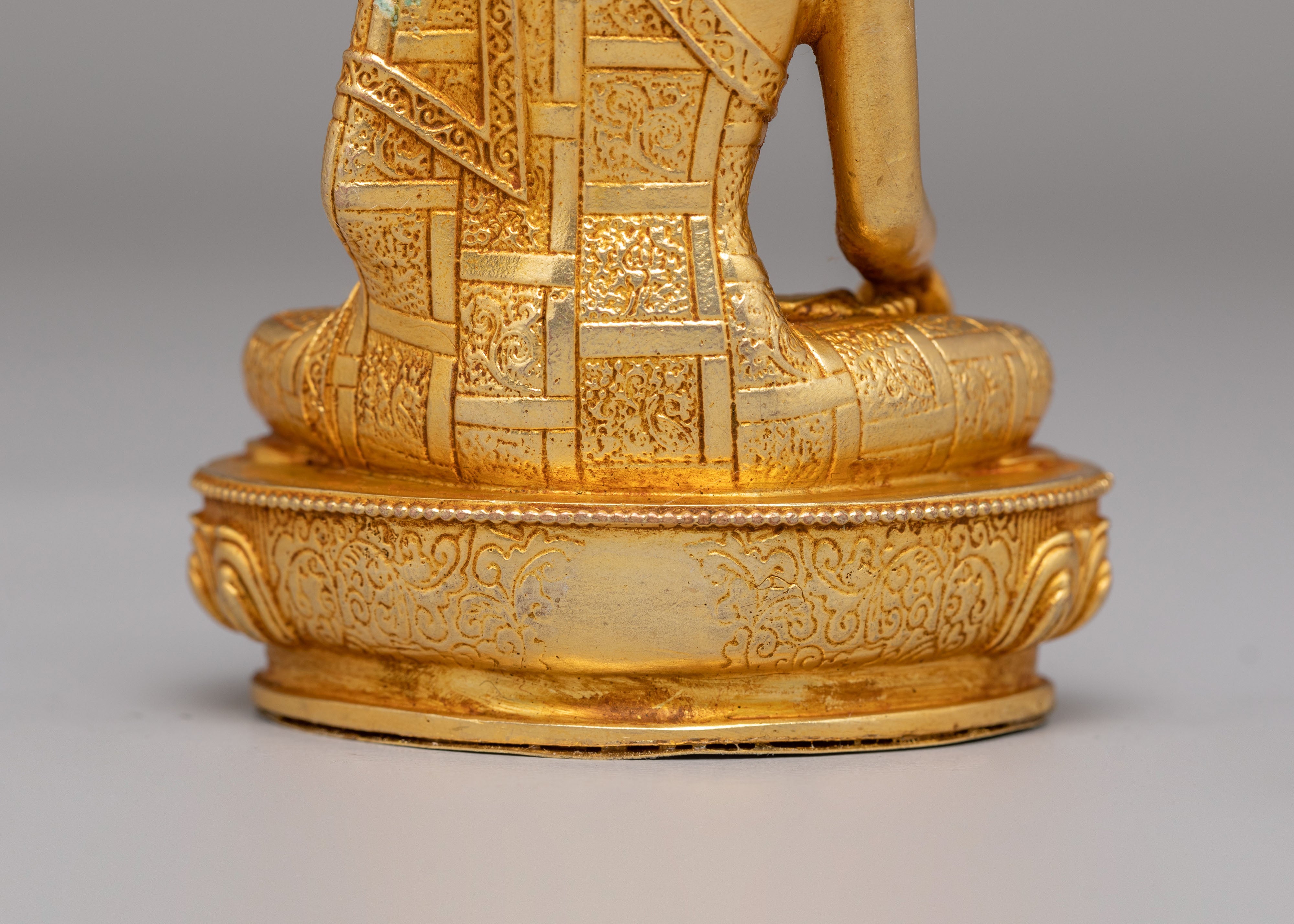 Sacred Shakyamuni Buddha Deity Statue | A Symbol of Enlightenment