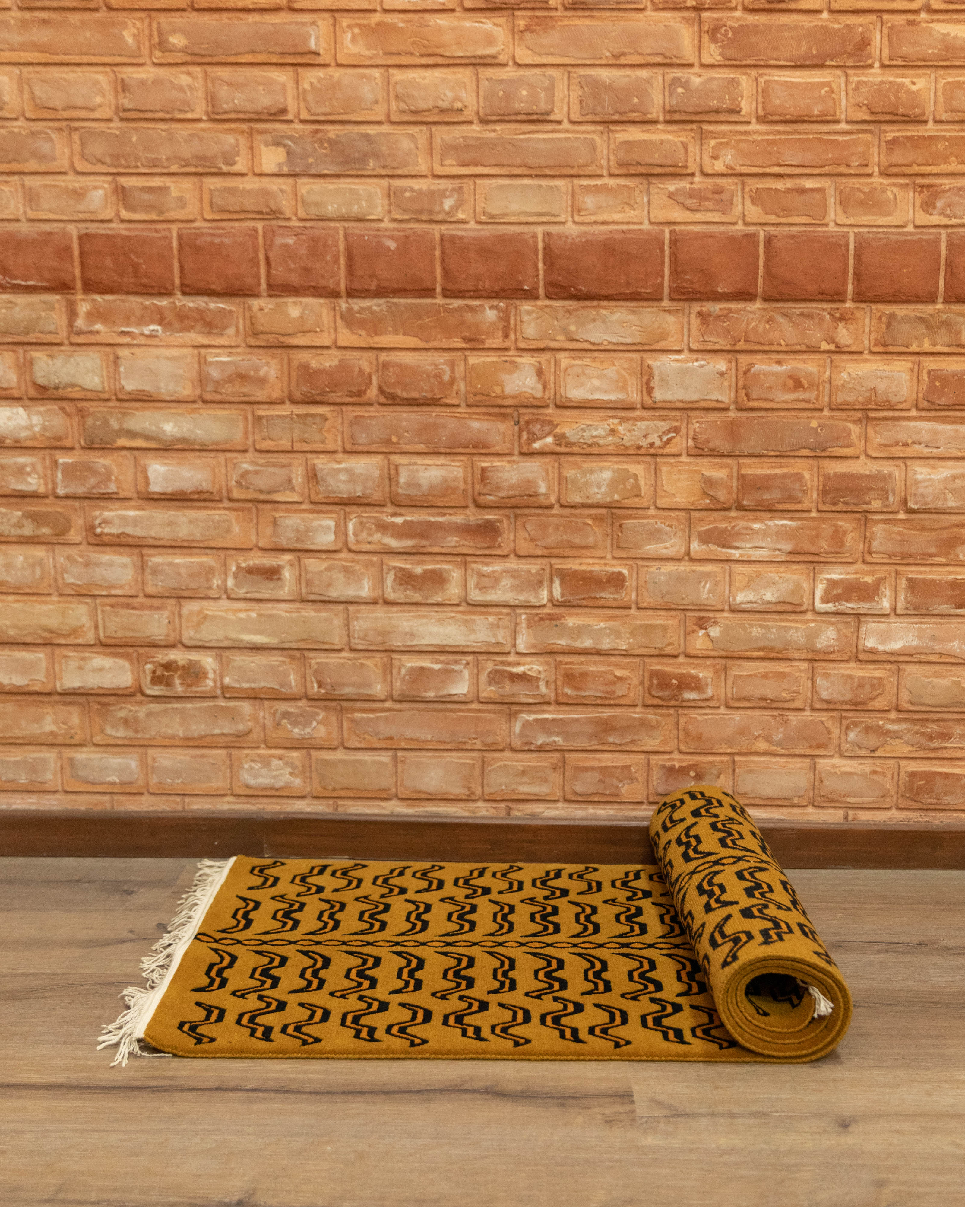 Handcrafted Floral Elegant Rug | Floral Design