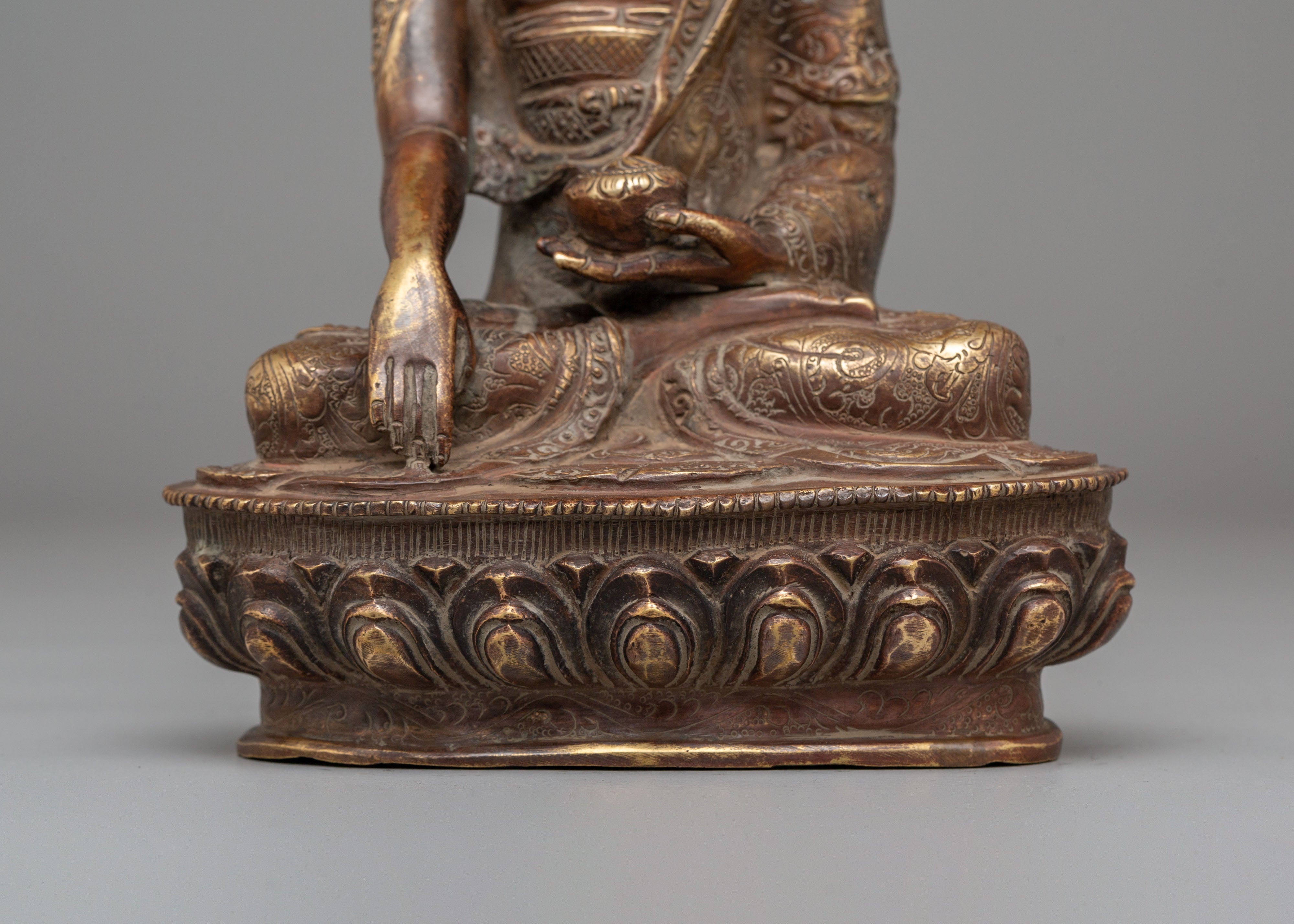 Spiritual Tibetan Shakyamuni Buddha Statue | A Symbol of Wisdom