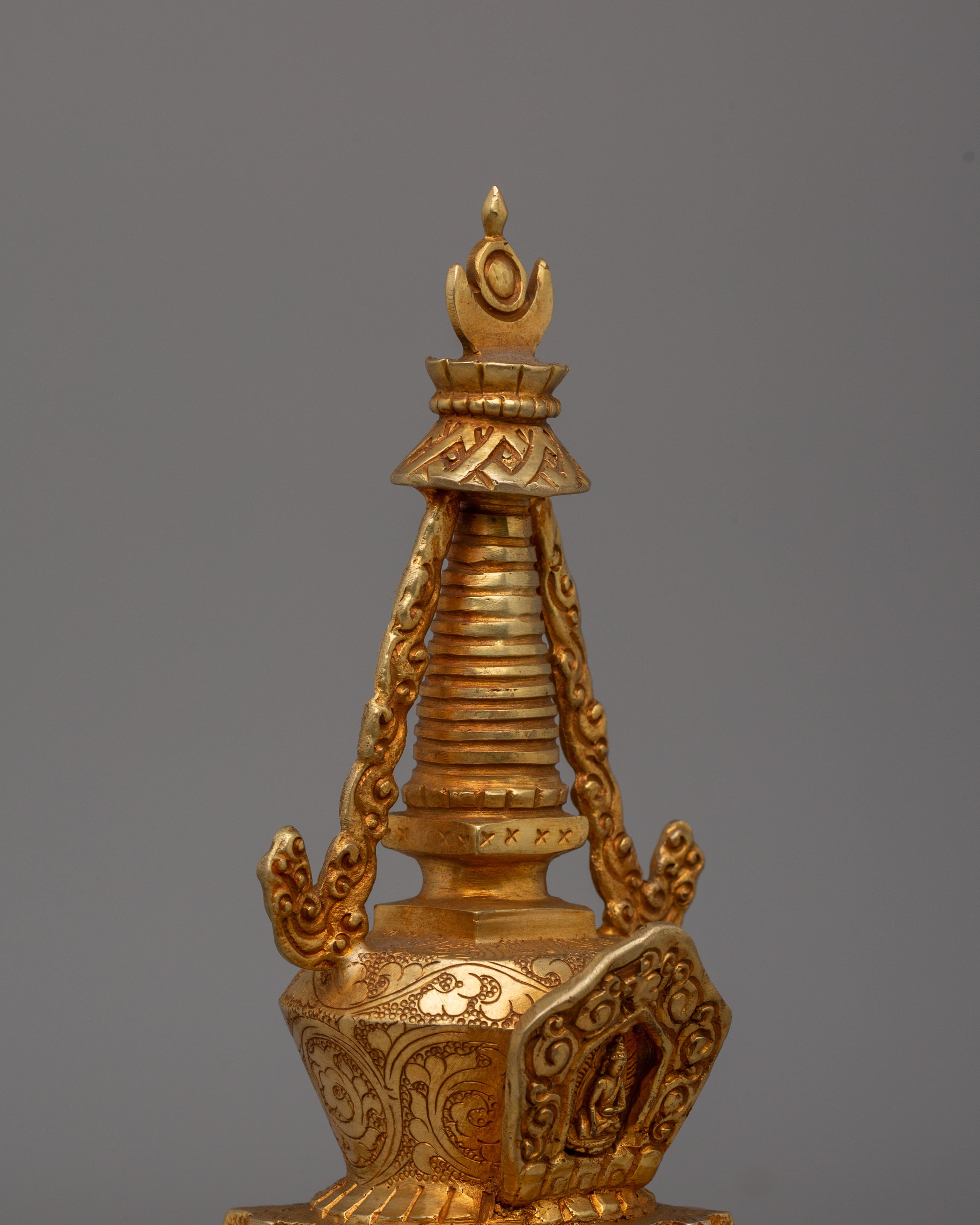 Traditional Tibetan Prayer Stupa | Many Doors Stupa