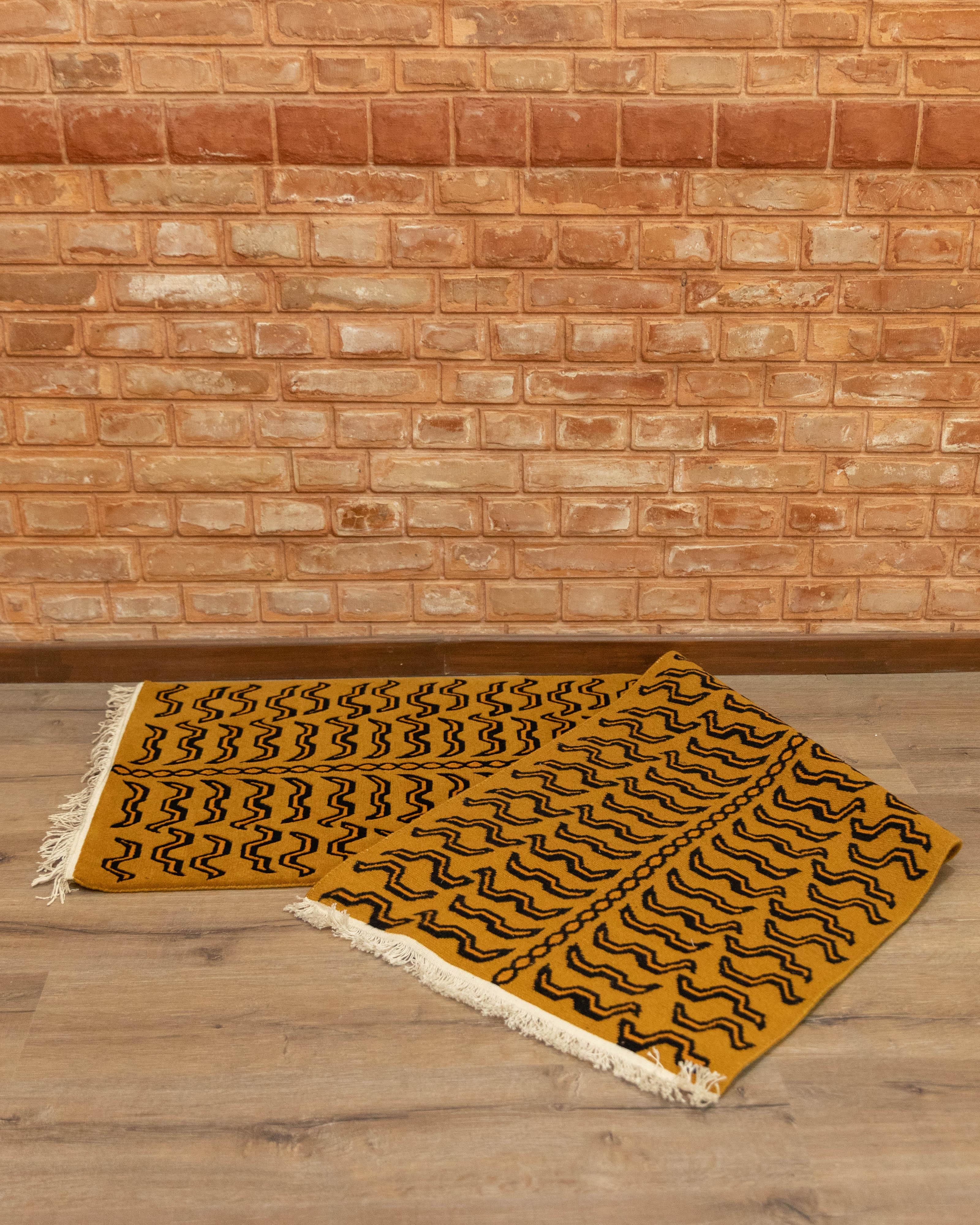 Handcrafted Floral Elegant Rug | Floral Design