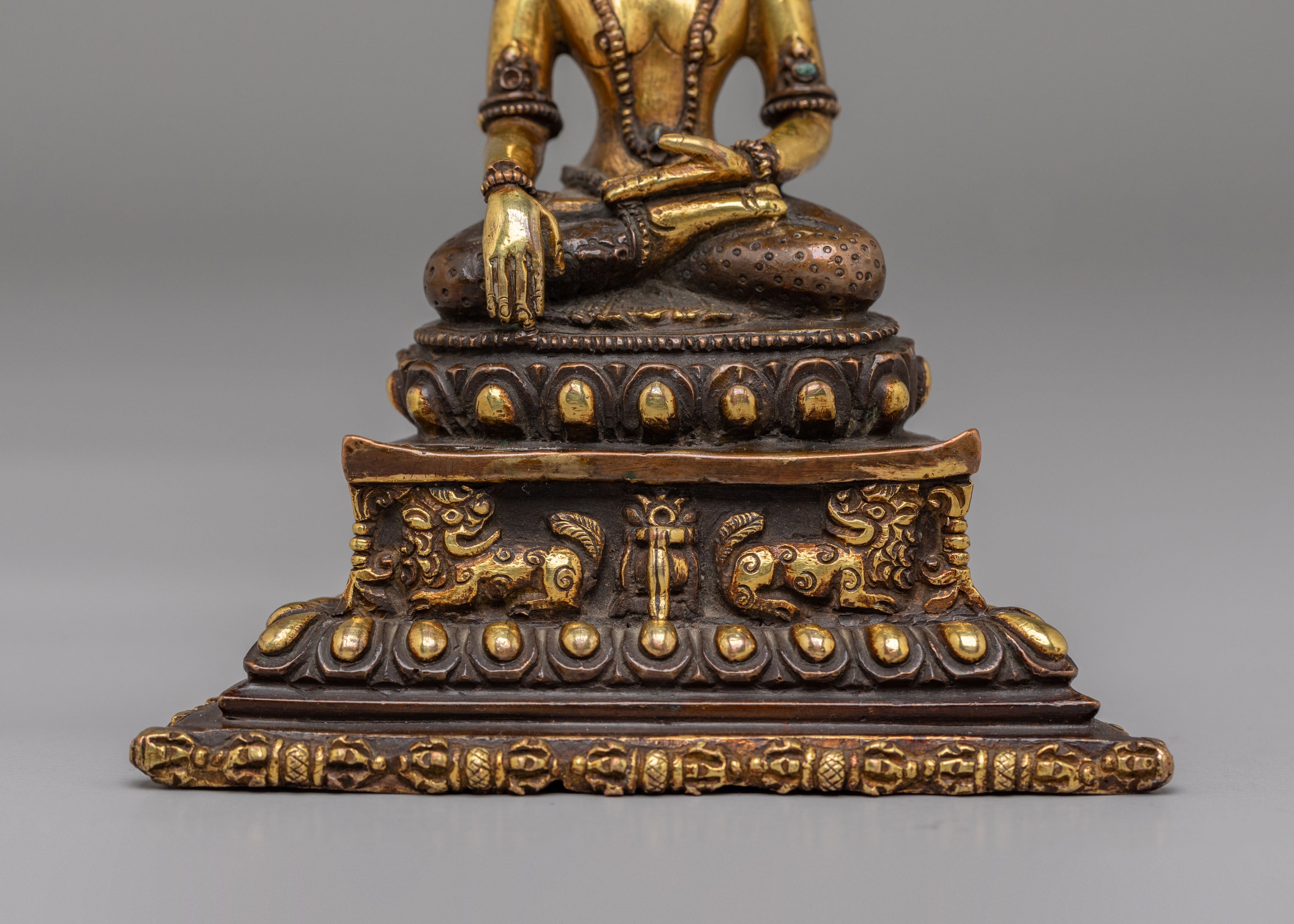 Crown Shakyamuni Buddha on Throne Statue | Symbol of Serenity and Wisdom
