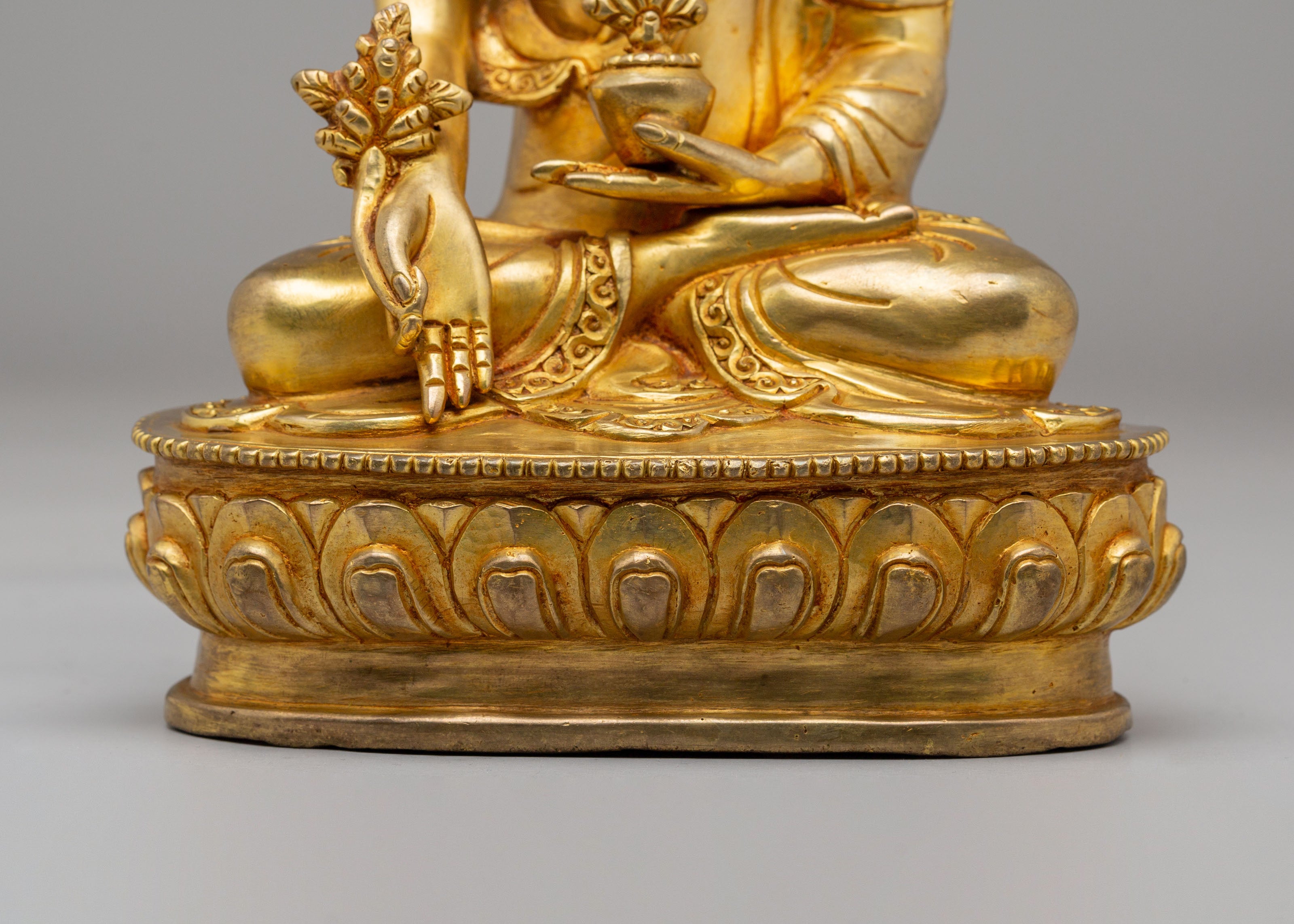 Himalayan Bhaisajyaguru Statue | Symbol of Healing and Inner Peace