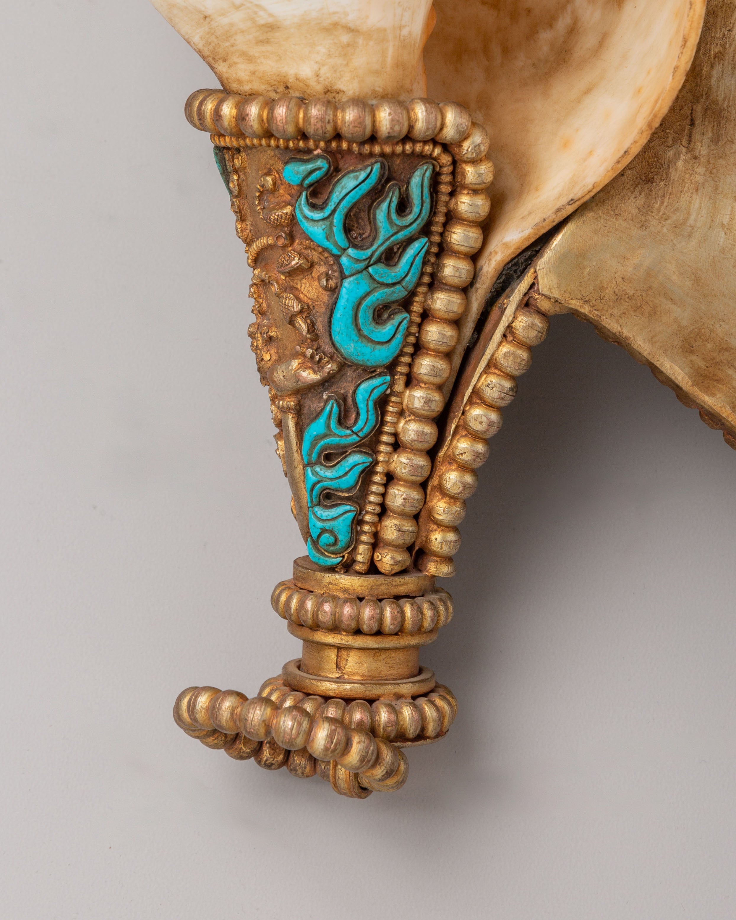 Ritual Conch Shell with Deity Carvings | Sacred Symbol for Spiritual Ceremonies