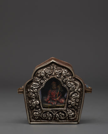 guru-rinpoche-tibetan-amulet