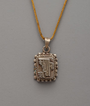 Om Mani Padma Hum Mantra Locket 
