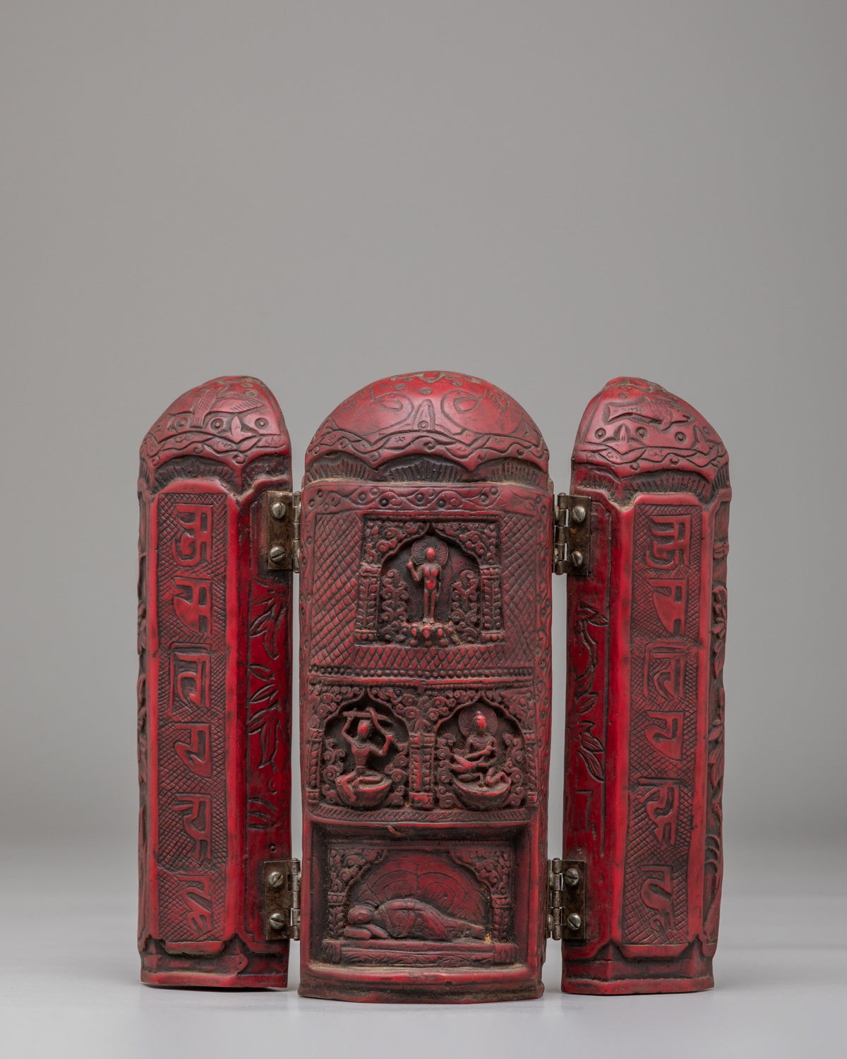 Shrine Shakyamuni Buddha Sculpture | Symbol of Peace & Enlightenment