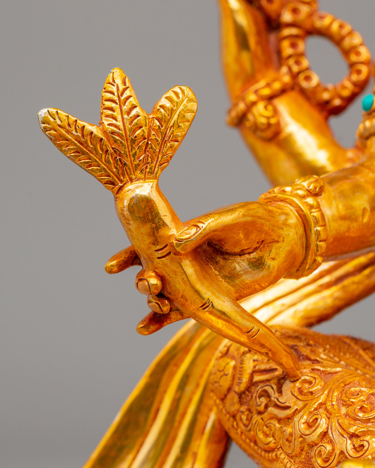 Traditional Ganesha Hindu Statue | Divine Hindu Deity for Altar Artwork