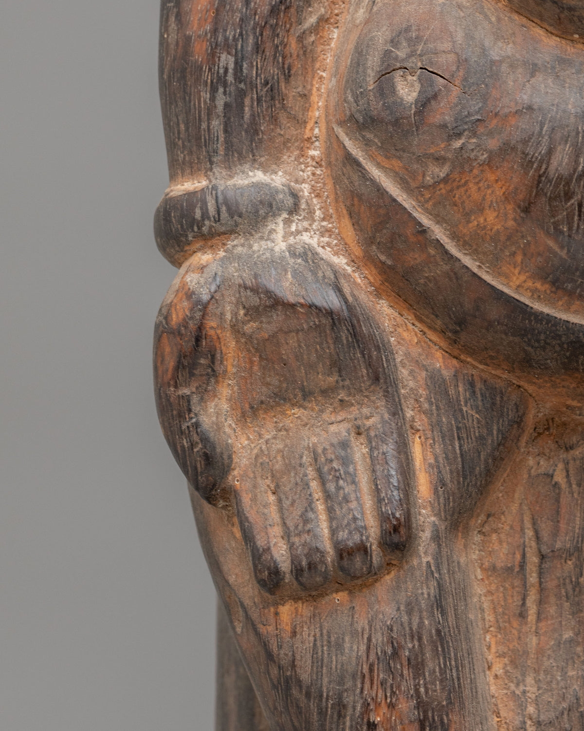 Ganesha Wooden Carved Pillar | Traditional Hindu Artwork