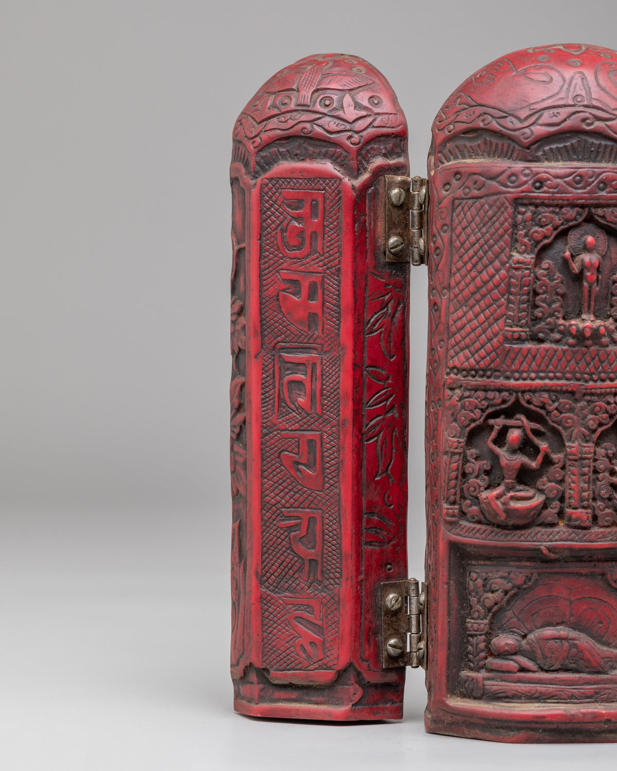 Shrine Shakyamuni Buddha Sculpture | Symbol of Peace & Enlightenment