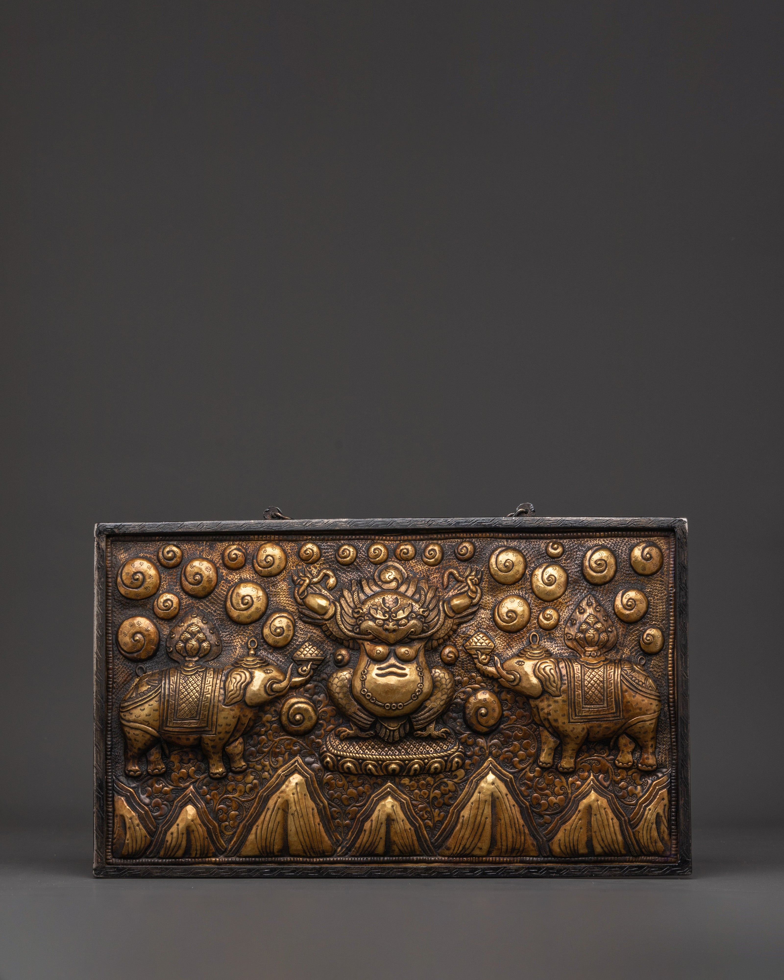 brass-made-wall-hanging