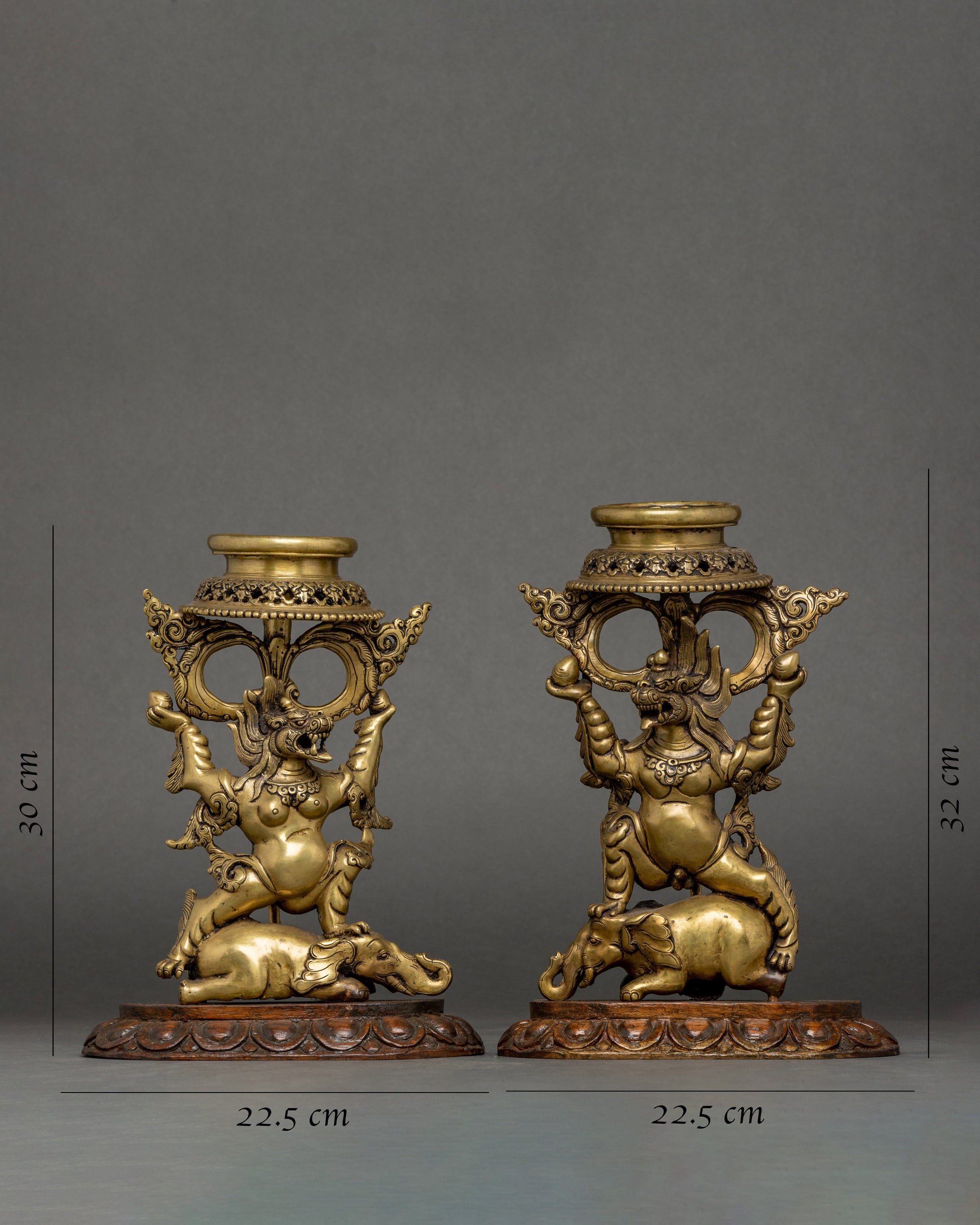 Vintage Lion Oil Lamp Set